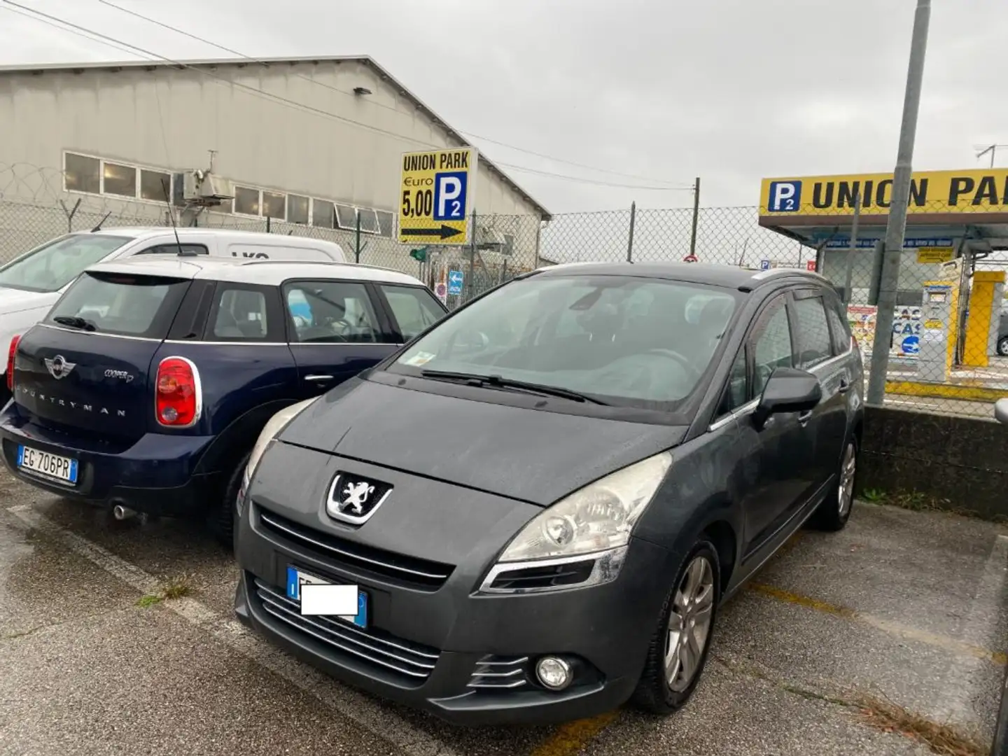 Peugeot 5008 1.6 HDi 112CV Féline 7 posti Nero - 1