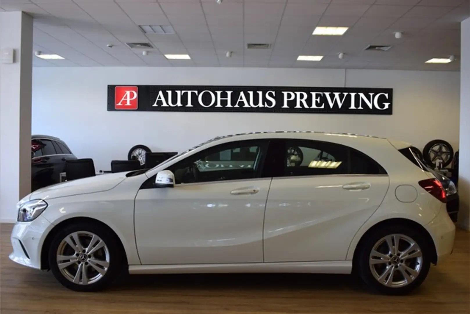 Mercedes-Benz A 220 d NAVI/ PANO/ KAMERA/ LED/ MTL.RATE 196,- Weiß - 2