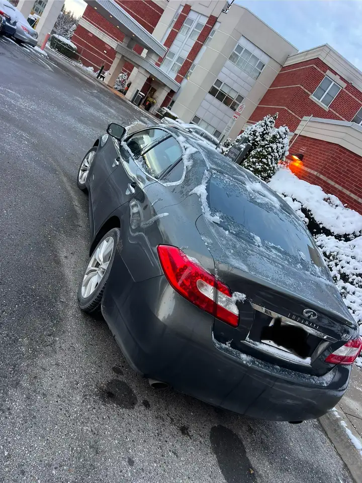 Infiniti M снимка Infiniti M