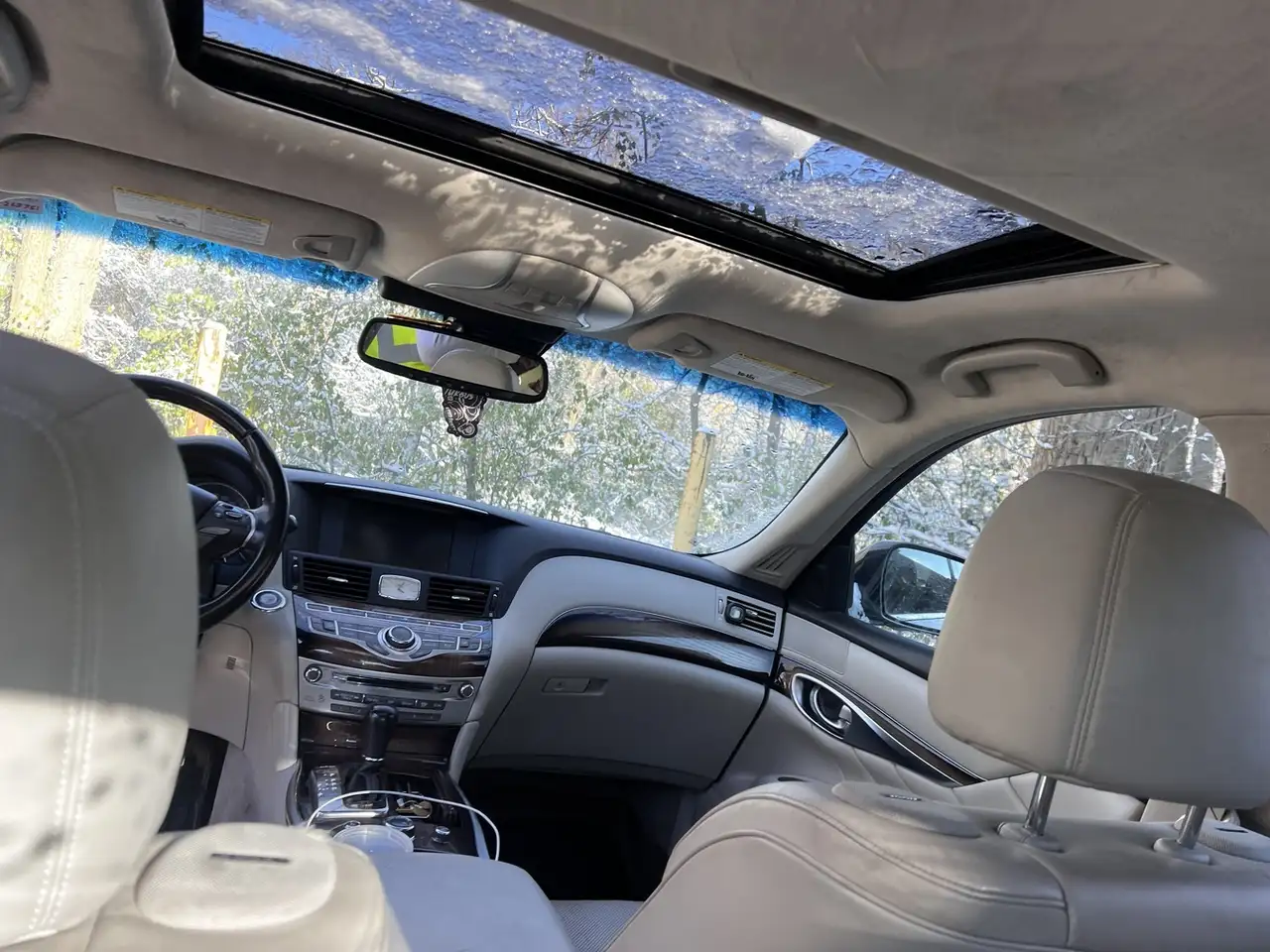 Infiniti M снимка Infiniti M