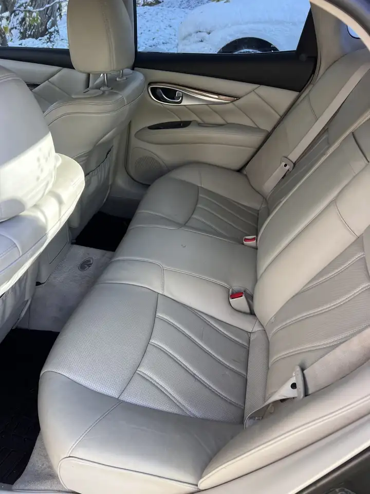 Infiniti M снимка Infiniti M