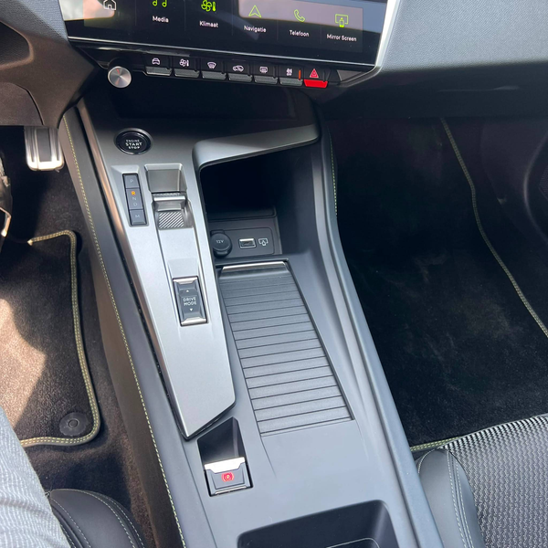 Peugeot 408 GT 145 Hybrid — photo 9