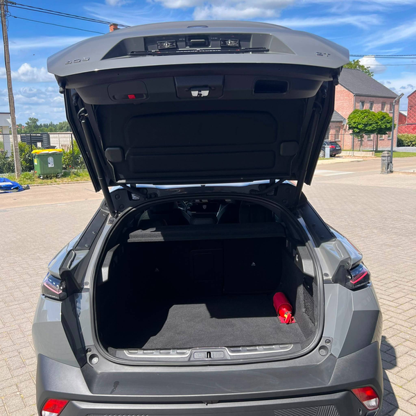 Peugeot 408 GT 145 Hybrid — photo 7