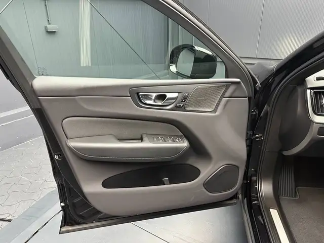 Volvo XC60 view 13