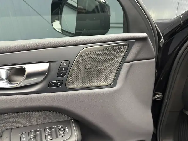Volvo XC60 view 14