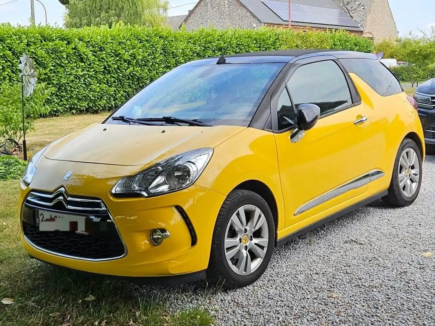 Citroen DS3 DS3 Cabrio 1.6 BlueHDi So Chic S Geel - 1