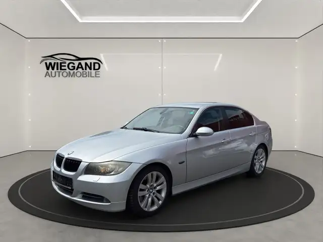 BMW 330 i Automatik+EXPORT+NAVI+LEDER+SHZ+KLIMA+PDC+