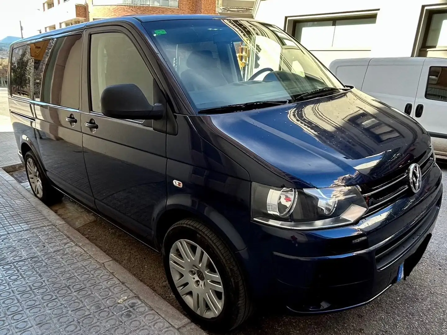 Volkswagen T5 Multivan 2.0TDI BMT Startline Edition 140 Azul - 1