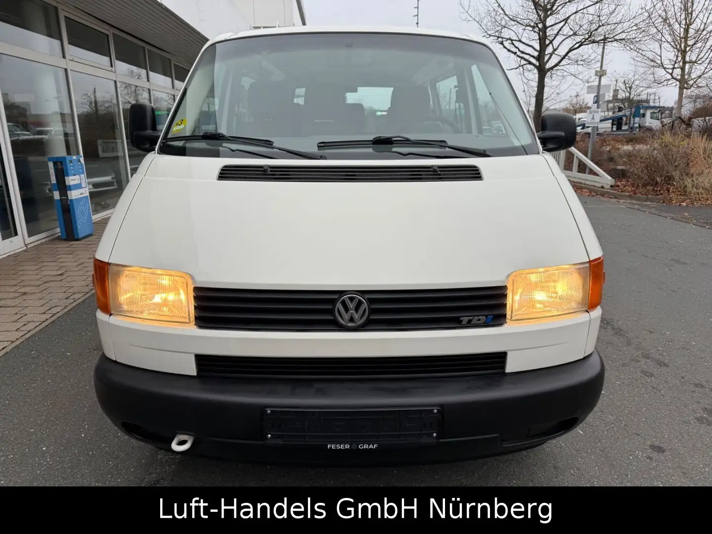 Volkswagen T4 Caravelle 2.5 TDI 65kW 9 Sitzer Fehér - 2