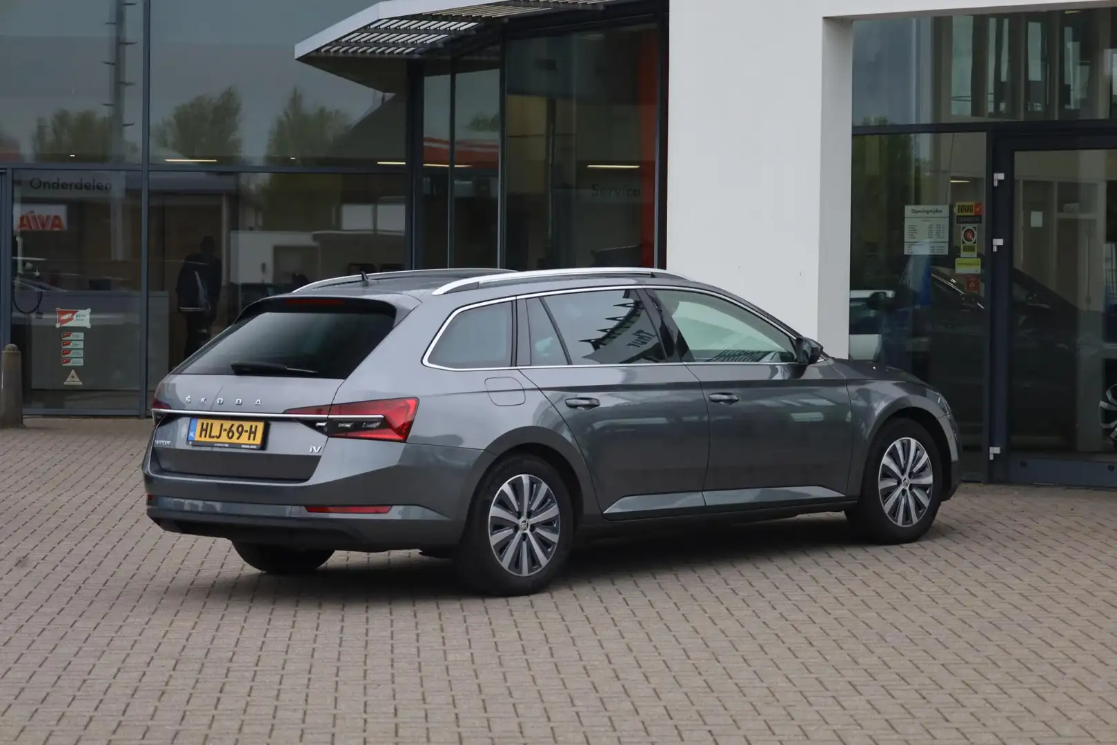 Skoda Superb Combi 1.4 TSI iV Style PL €669 p/m* 218PK / 160kW Grau - 2