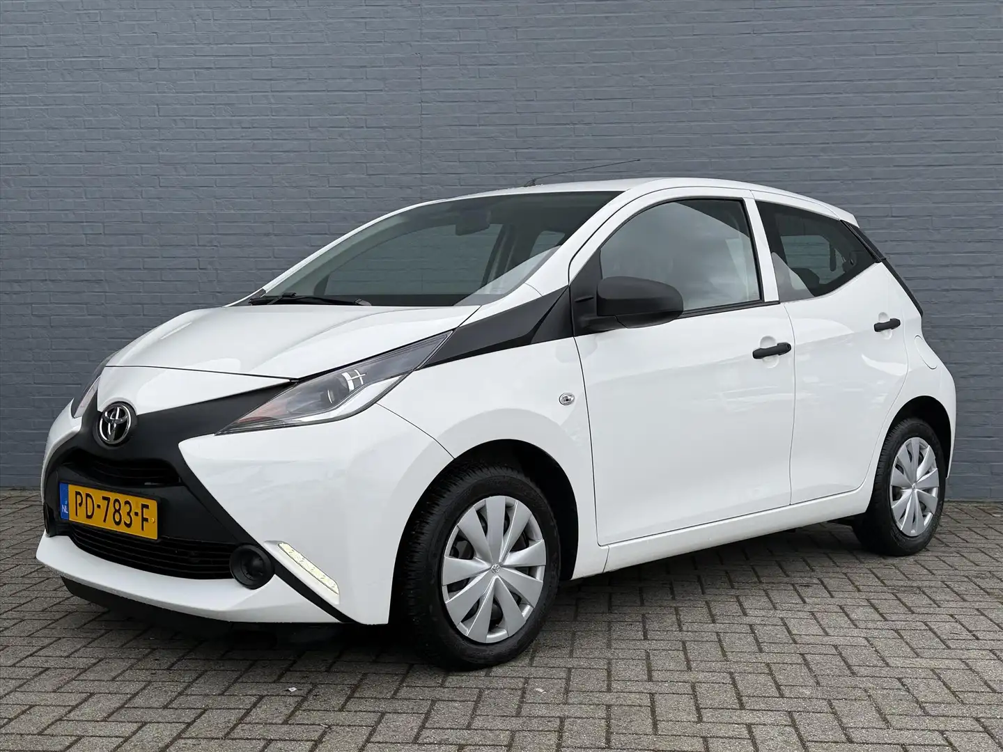Toyota Aygo 1.0 VVT-i 69pk 5D x-now | Airco | All seasonbanden Bianco - 2
