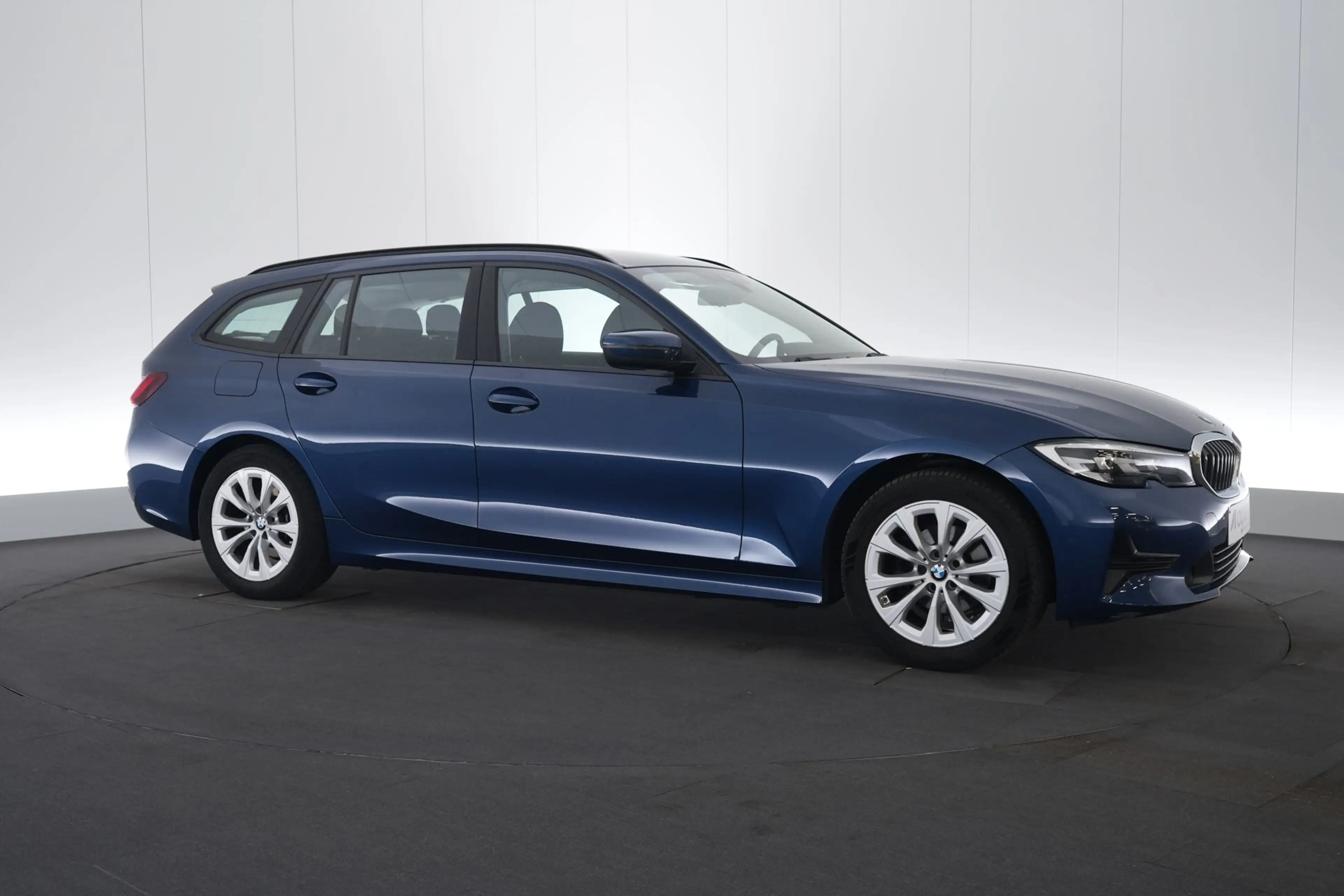 BMW 318 3 Touring 318iA Business LED GPS PDC CAM Carplay T — photo 4