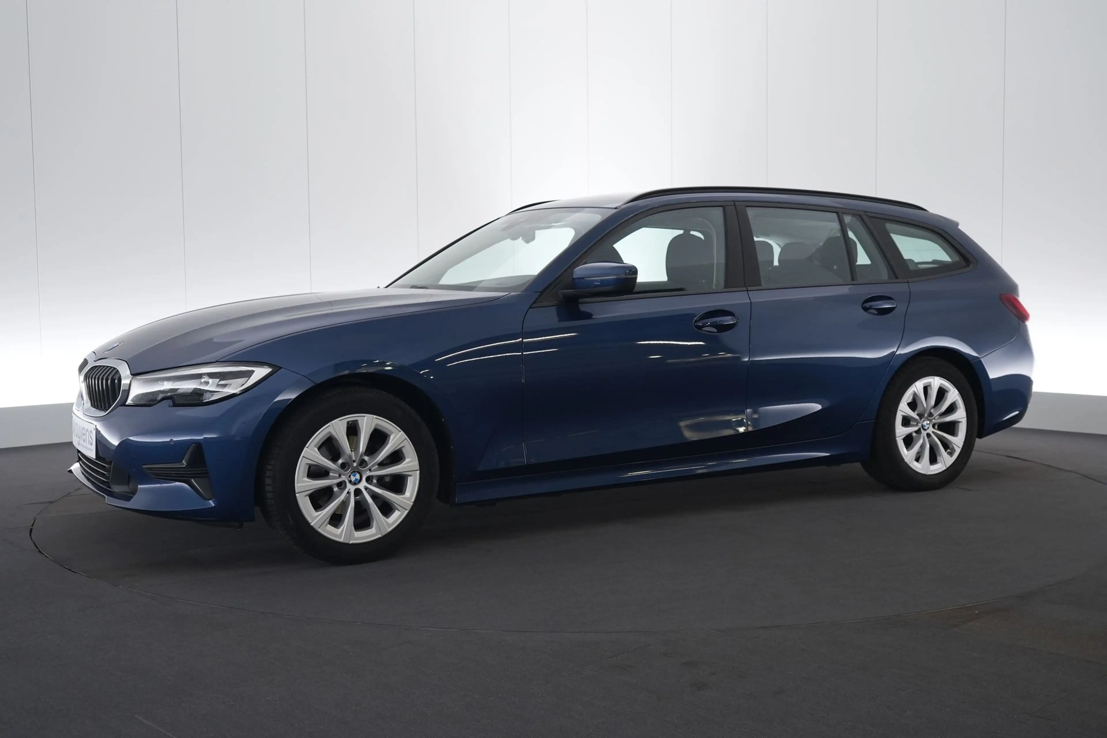 BMW 318 3 Touring 318iA Business LED GPS PDC CAM Carplay T — photo 12