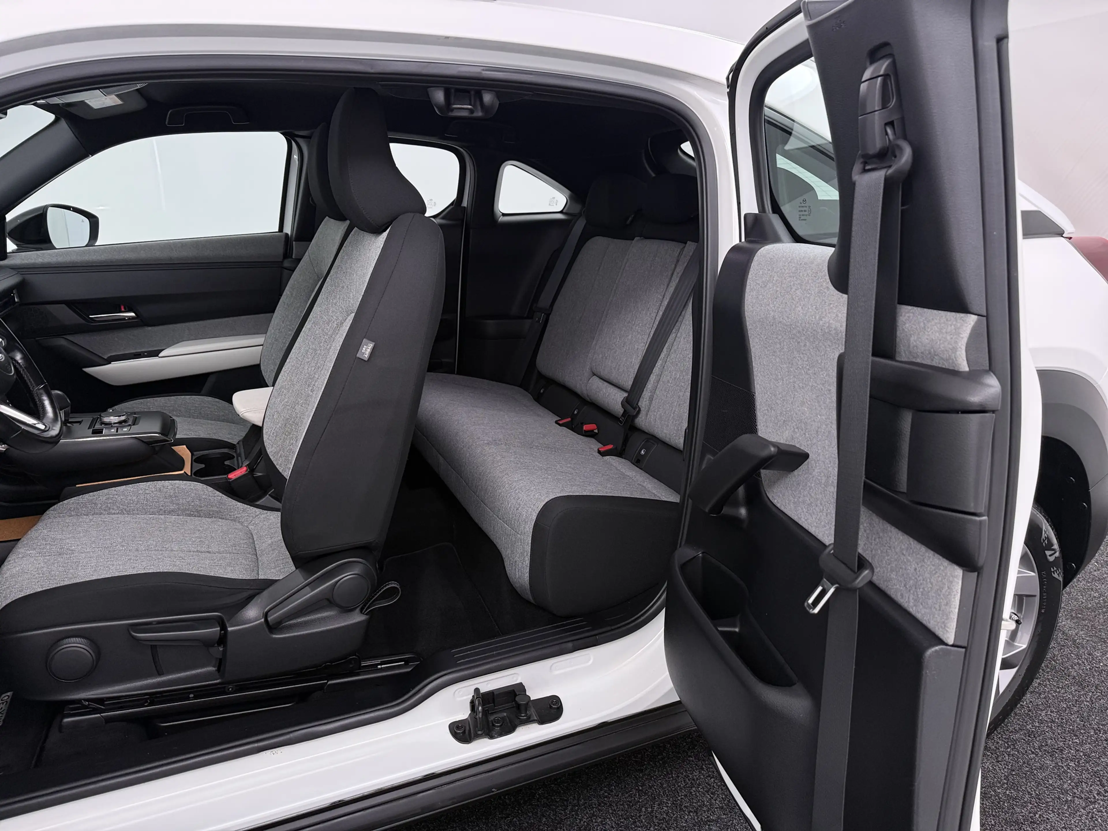 Mazda MX-30 e-SkyActiv 145 Comfort 36 kWh Onderweg-naar-dealer — photo 12
