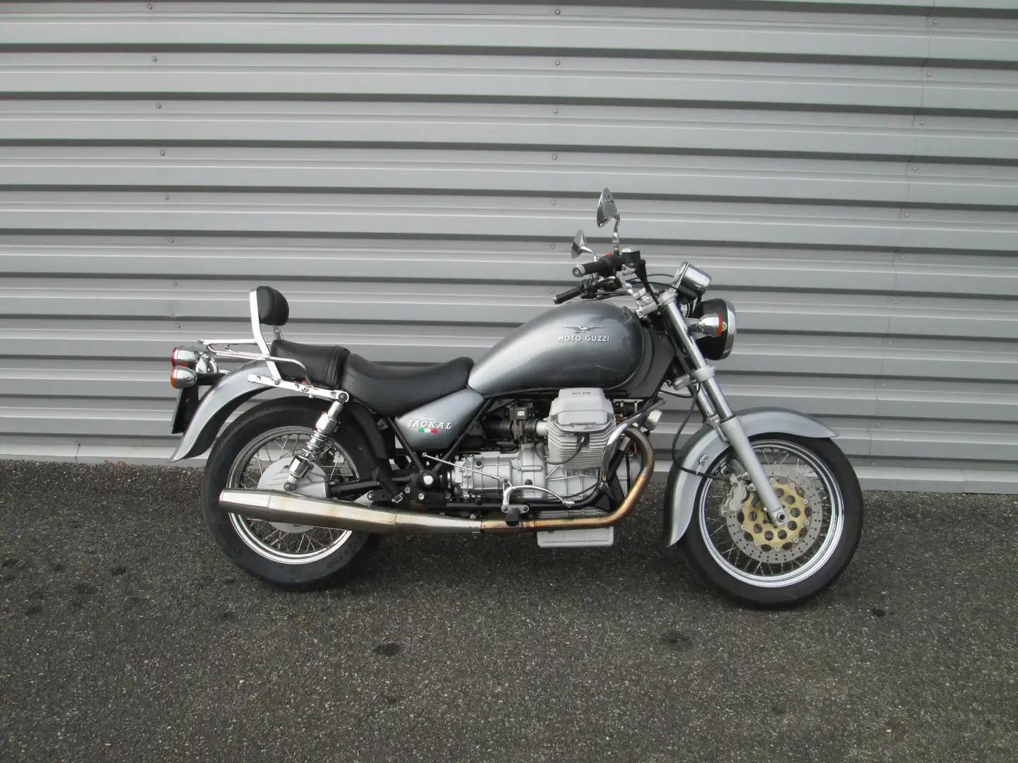 Moto Guzzi Grau - 2
