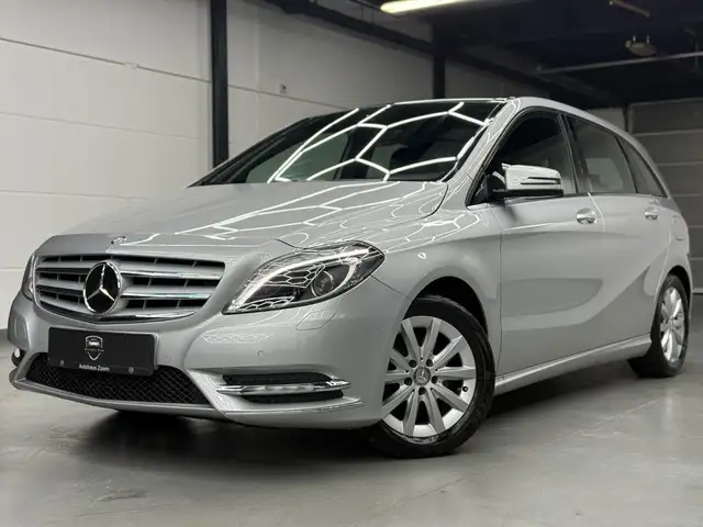 Mercedes-Benz B 200 AUTOMATIK*1.HAND*KAMERA*PANO*MB GARANTIE
