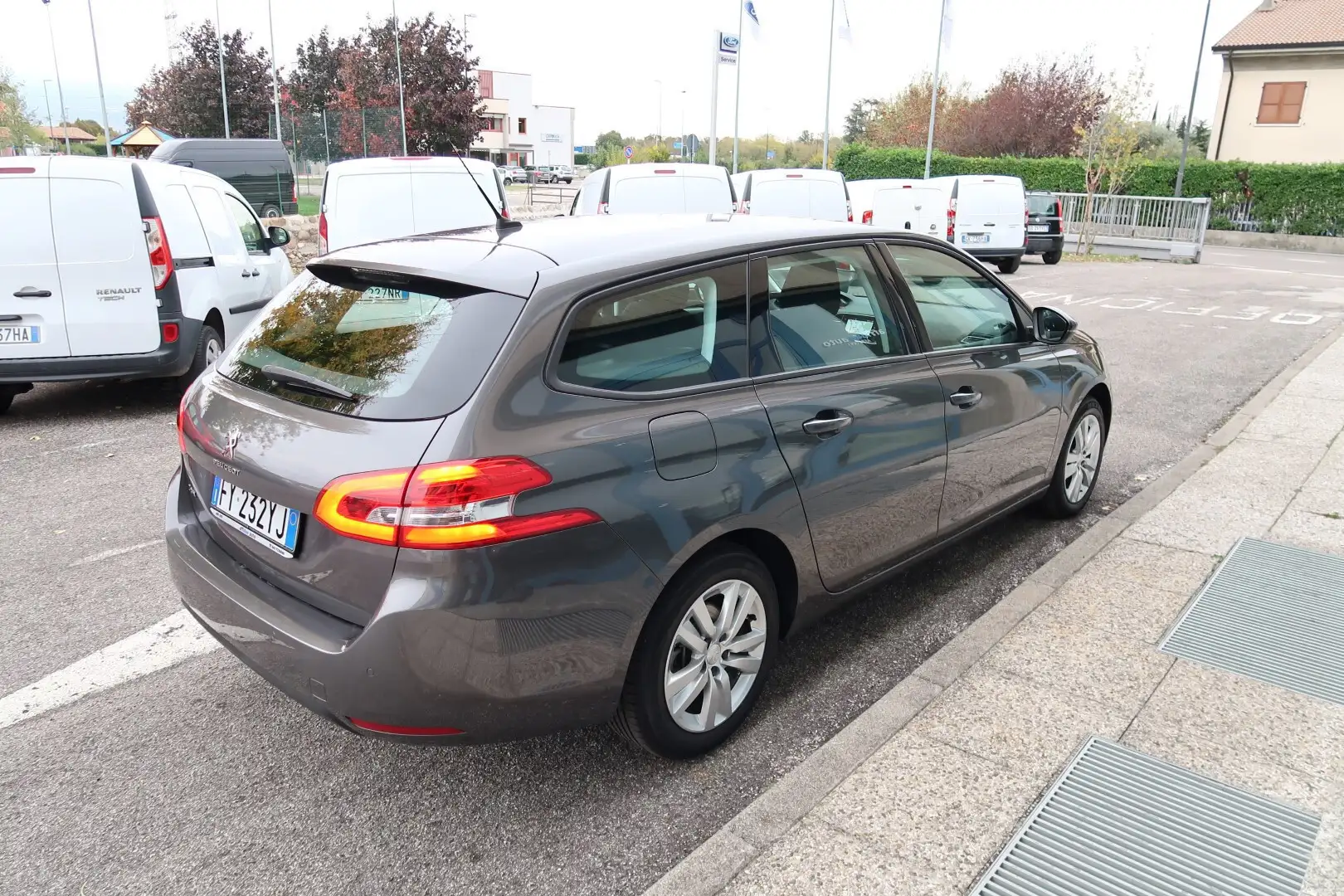 Peugeot 308 BlueHDi 130 Aut. EAT8 SW Grigio - 2