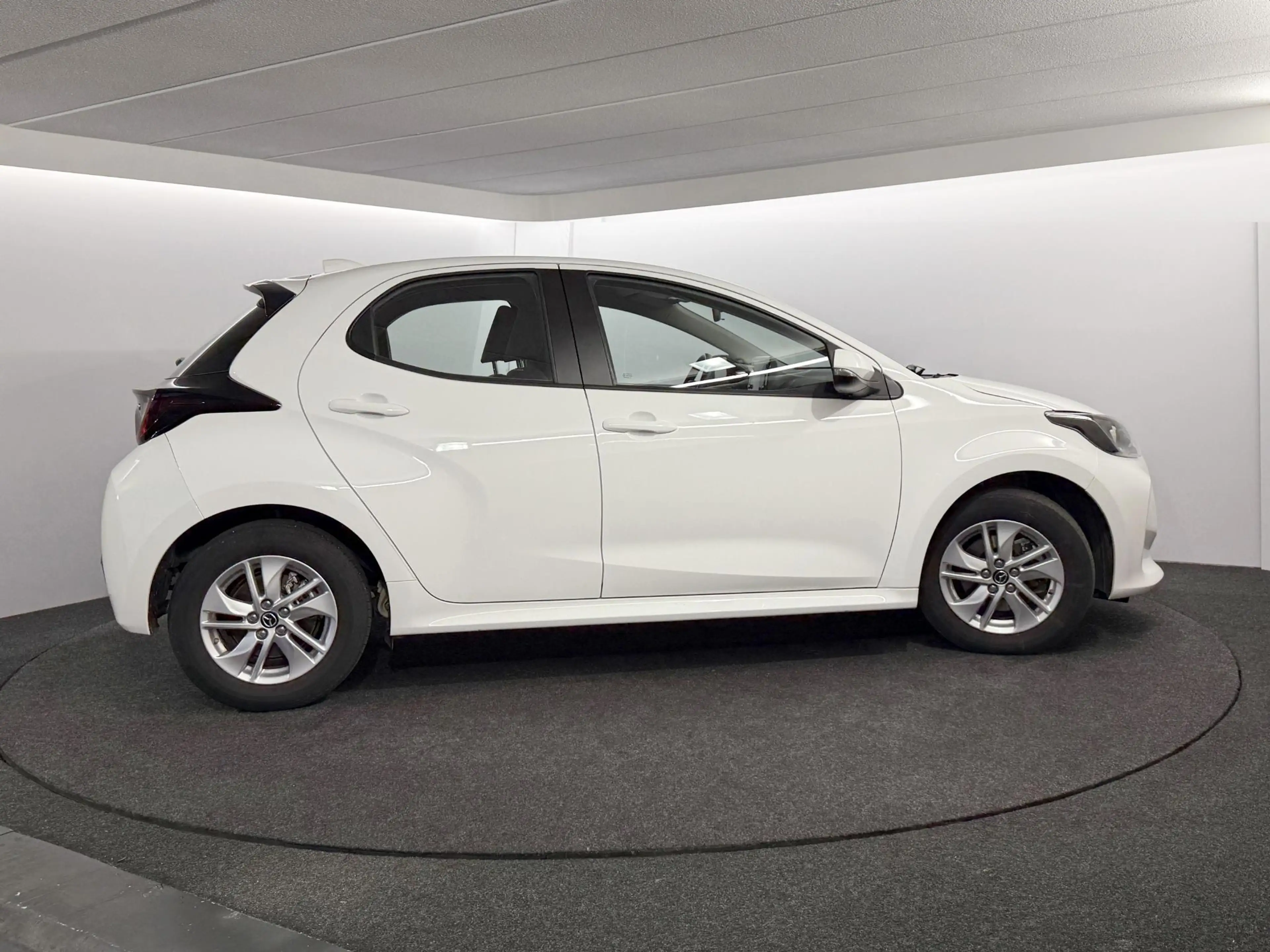 Mazda 2 Hybrid 1.5 Centre-line / Full-Hybrid / Automaat / — photo 4