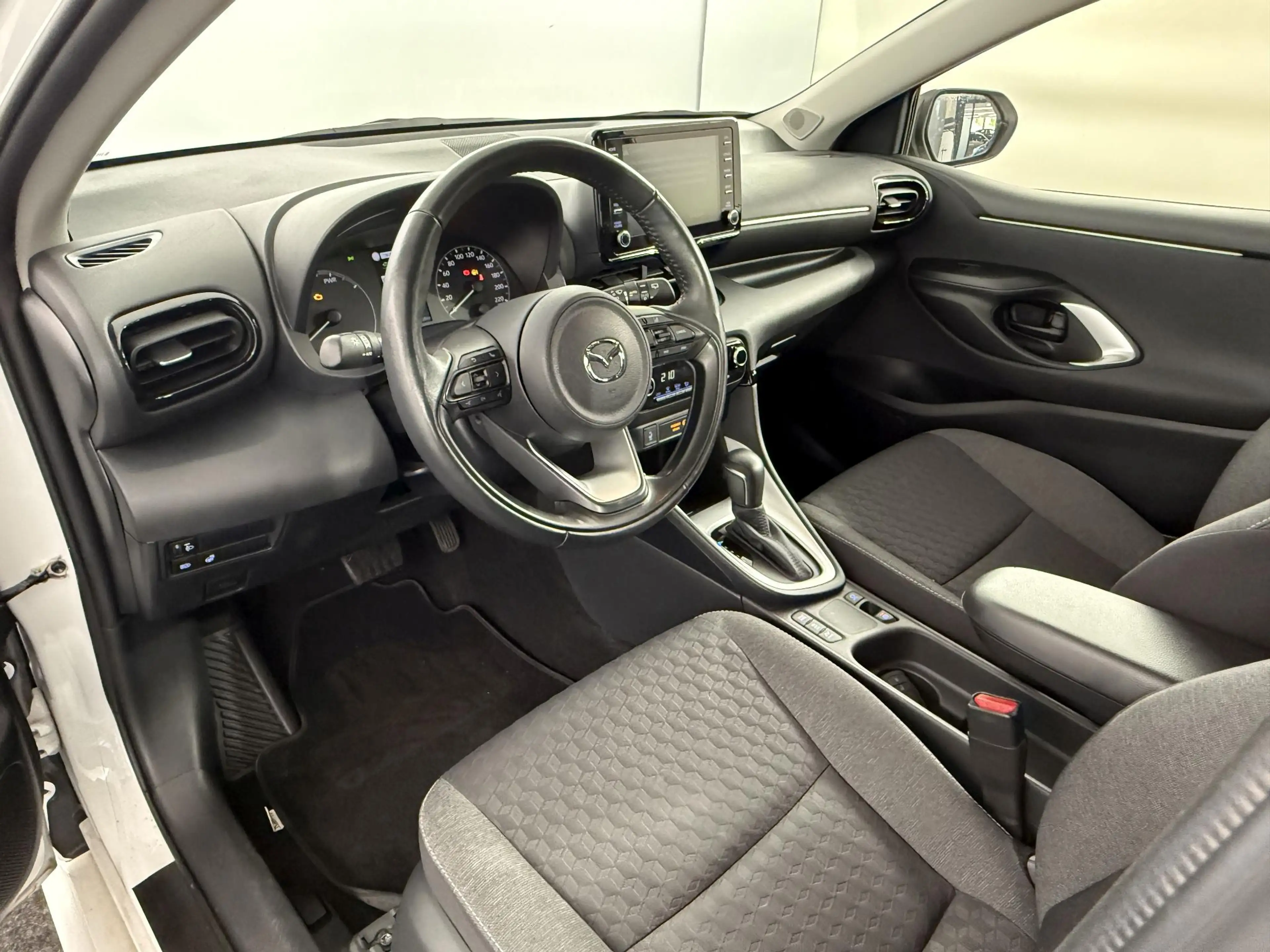 Mazda 2 Hybrid 1.5 Centre-line / Full-Hybrid / Automaat / — photo 3