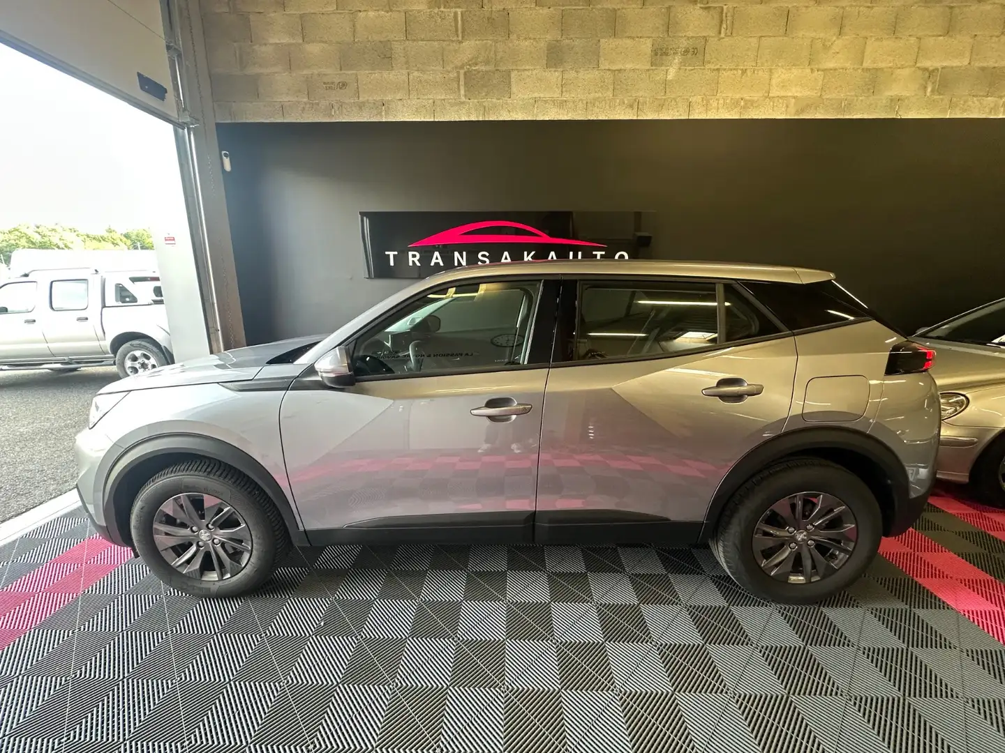 Peugeot 2008 Active Grau - 2