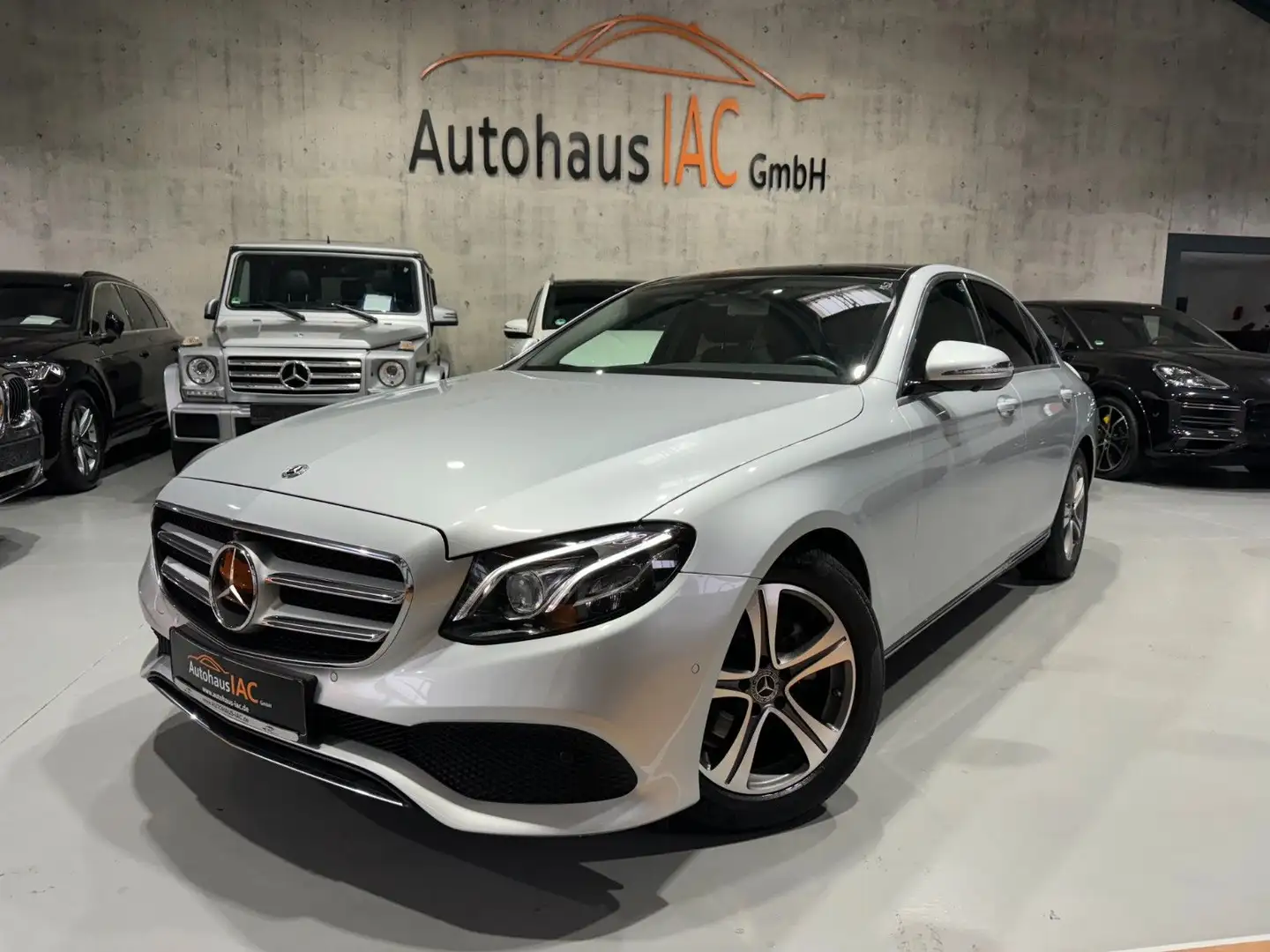 Mercedes-Benz E 220 Lim/PANO/LED/SHZ/NAVI/TOTW/SPURH/APPLE/ Silber - 1