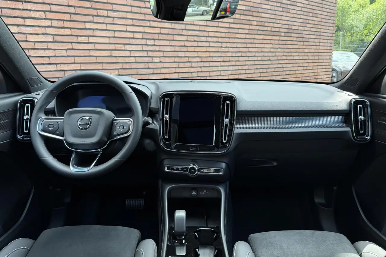 Volvo XC40 2026