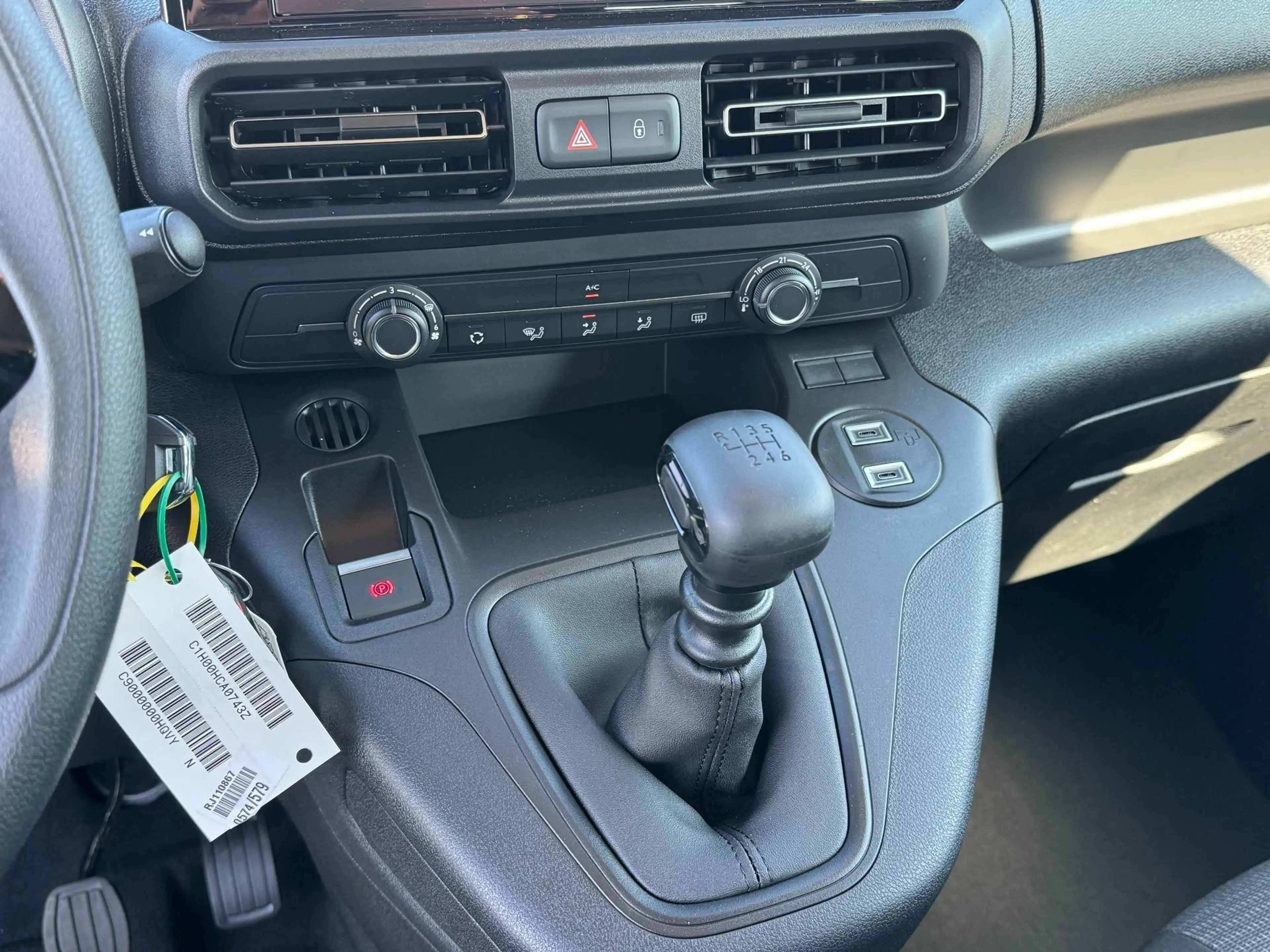 Toyota Proace City Verso 1,2 L2 Business 7 Sitzer Klima Einparkhil... — photo 14