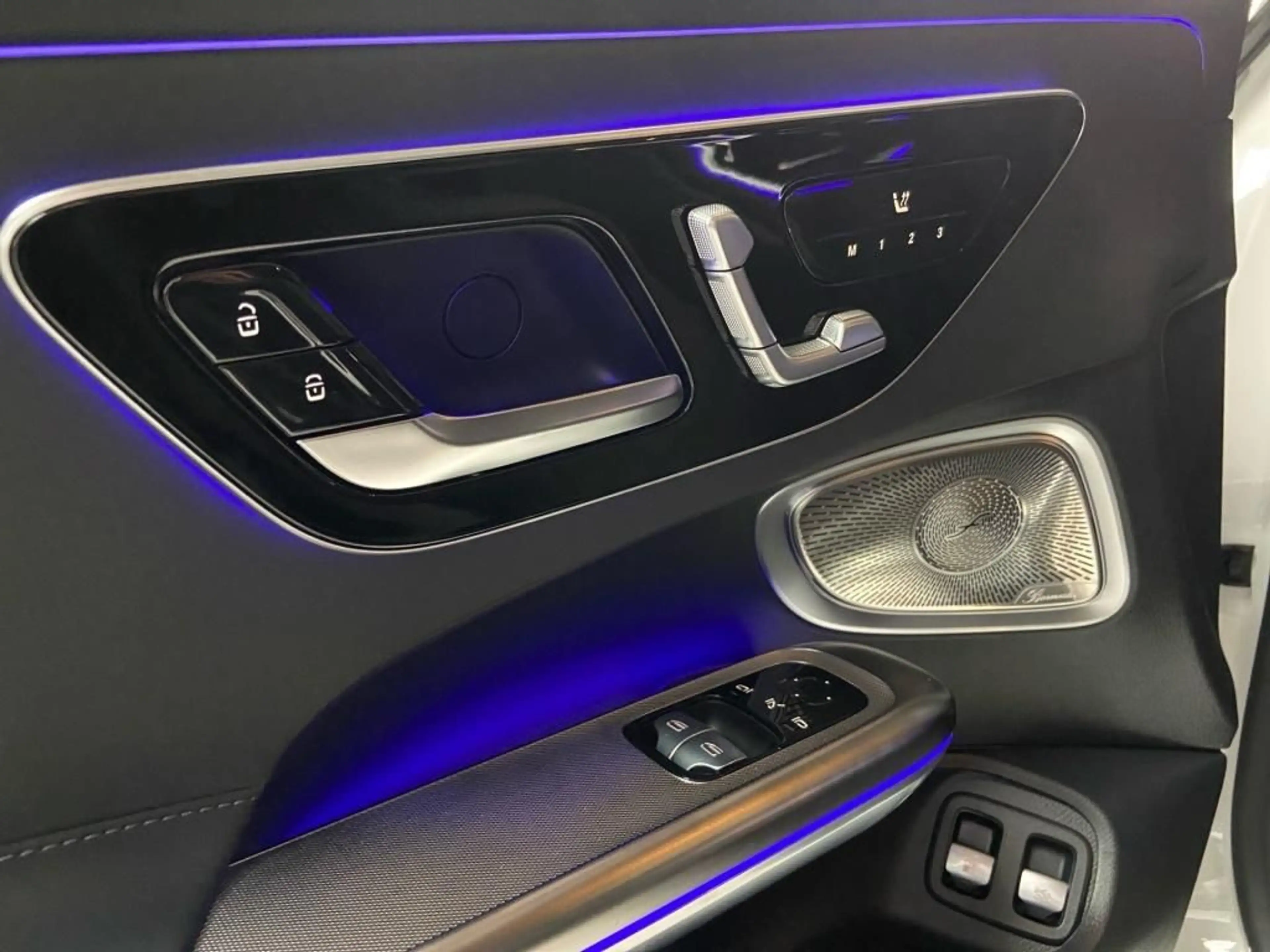 Mercedes-Benz CLE 300 e AMG+NightP+PanoD+360°+DISTRONIC+Keyles — photo 4
