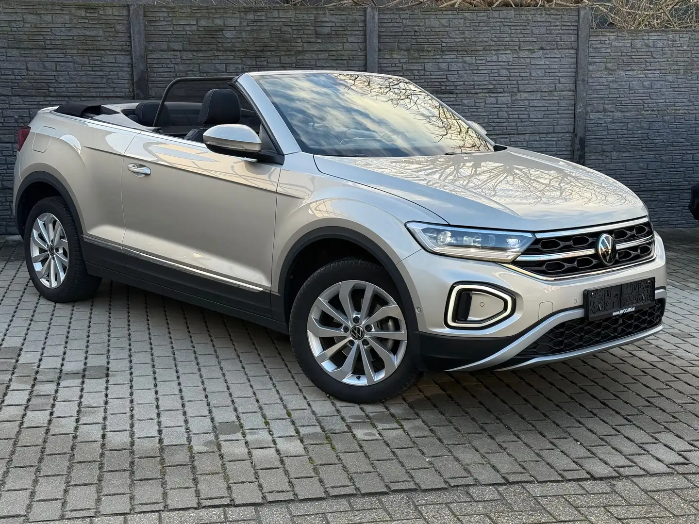 Volkswagen T-Roc Cabriolet 1.5 TSI Style 150PK Facelift "Navigatie" Gris - 2