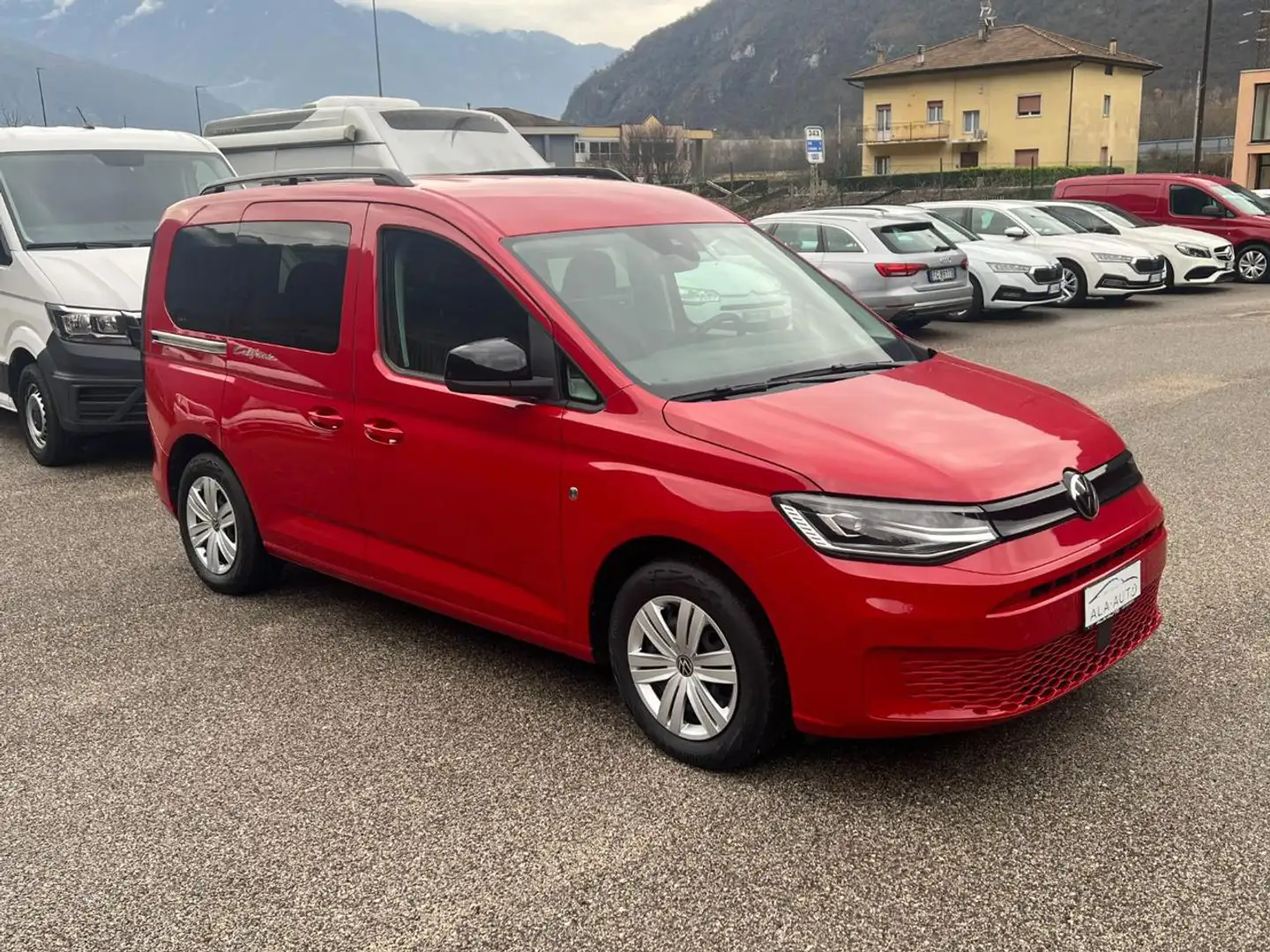 Volkswagen Caddy 2.0 TDI 122 CV DSG California Червоний - 2