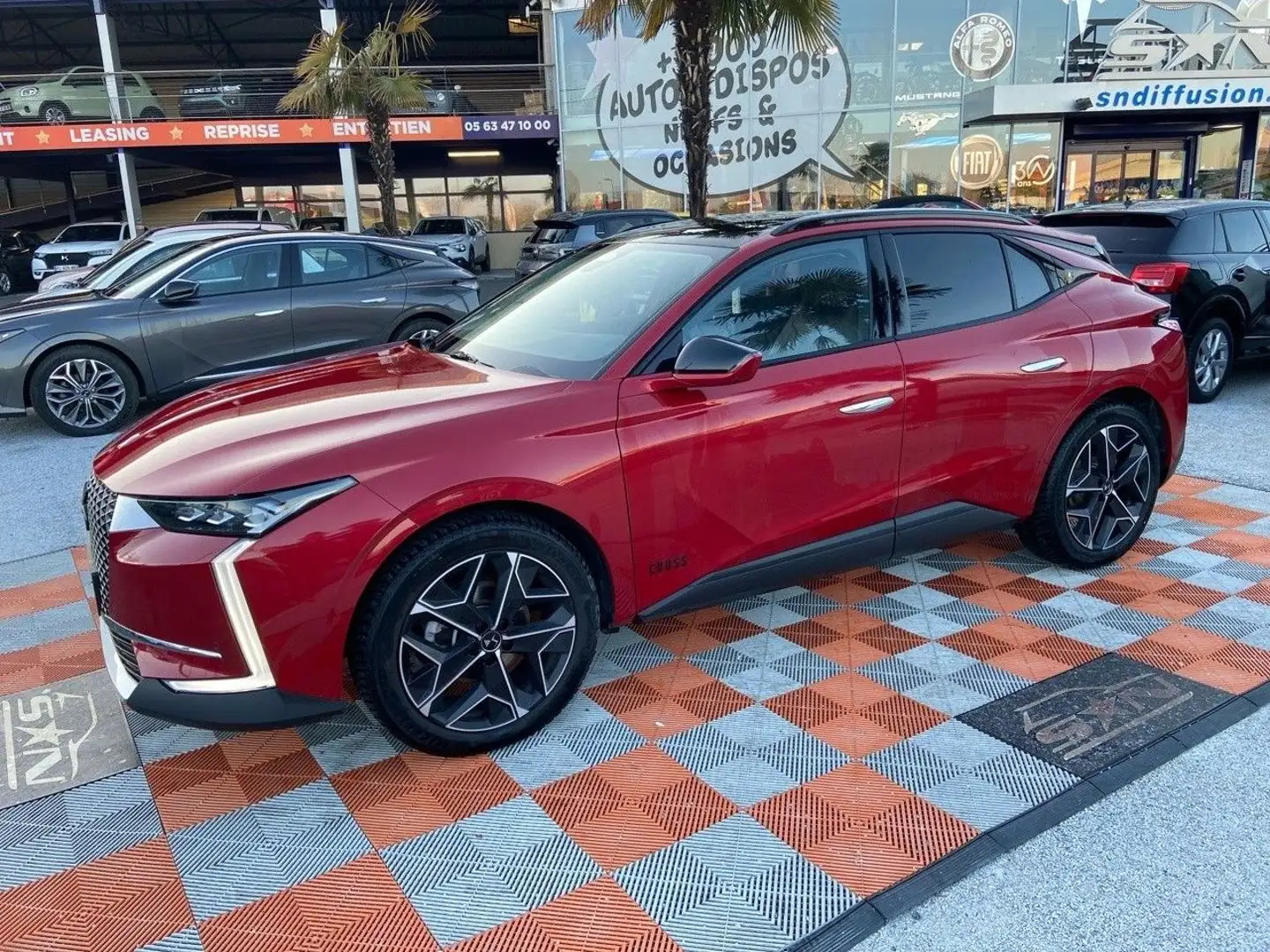 DS Automobiles DS 4 BlueHDi 130 EAT8 RIVOLI CUIR GPS Toit Hayon Caméra Grip Rouge - 1