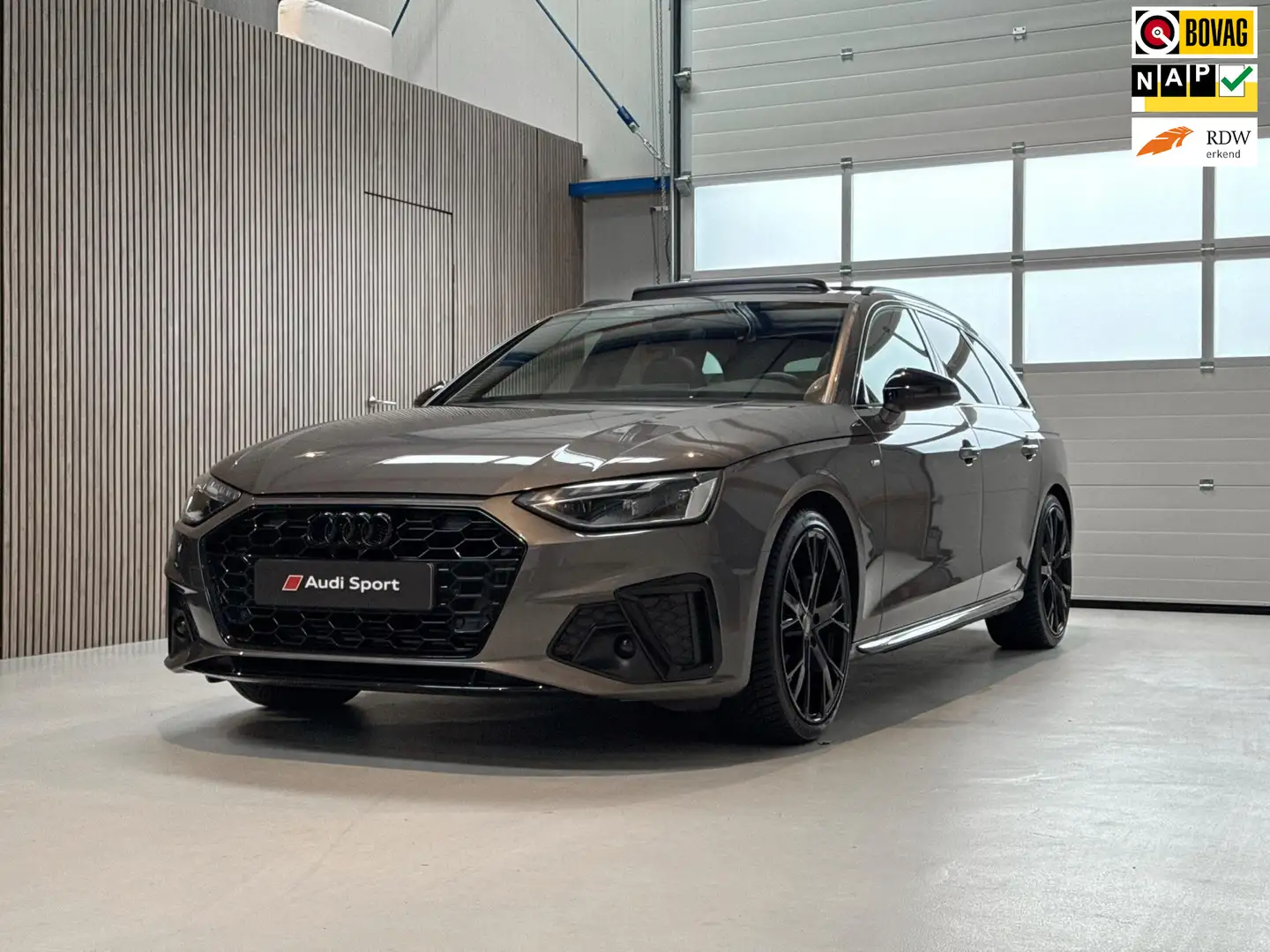 Audi A4 Avant 35 TFSI S Edition - NL AUTO - PANORAMADAK - Grau - 1