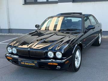 8 4,0 V8 Executive Pensionistenfahrzeug sehr ge...