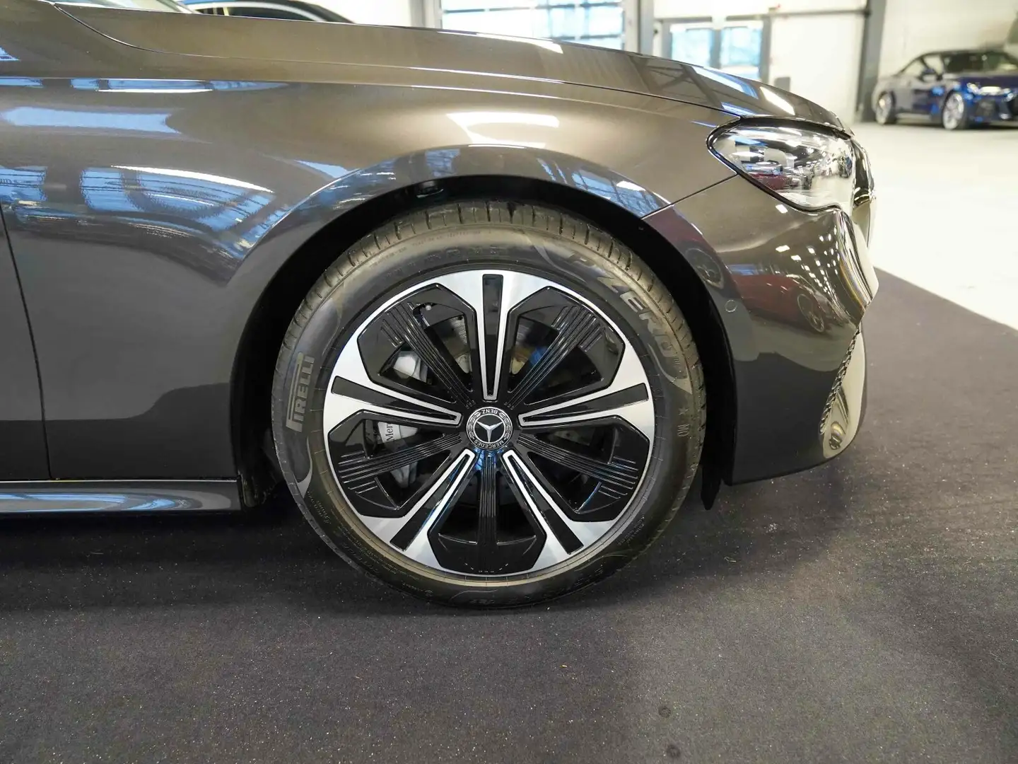 Mercedes-Benz E 300 E 300 e AVANTGARDE macchiato Fahrassistenz Pano Grau - 2