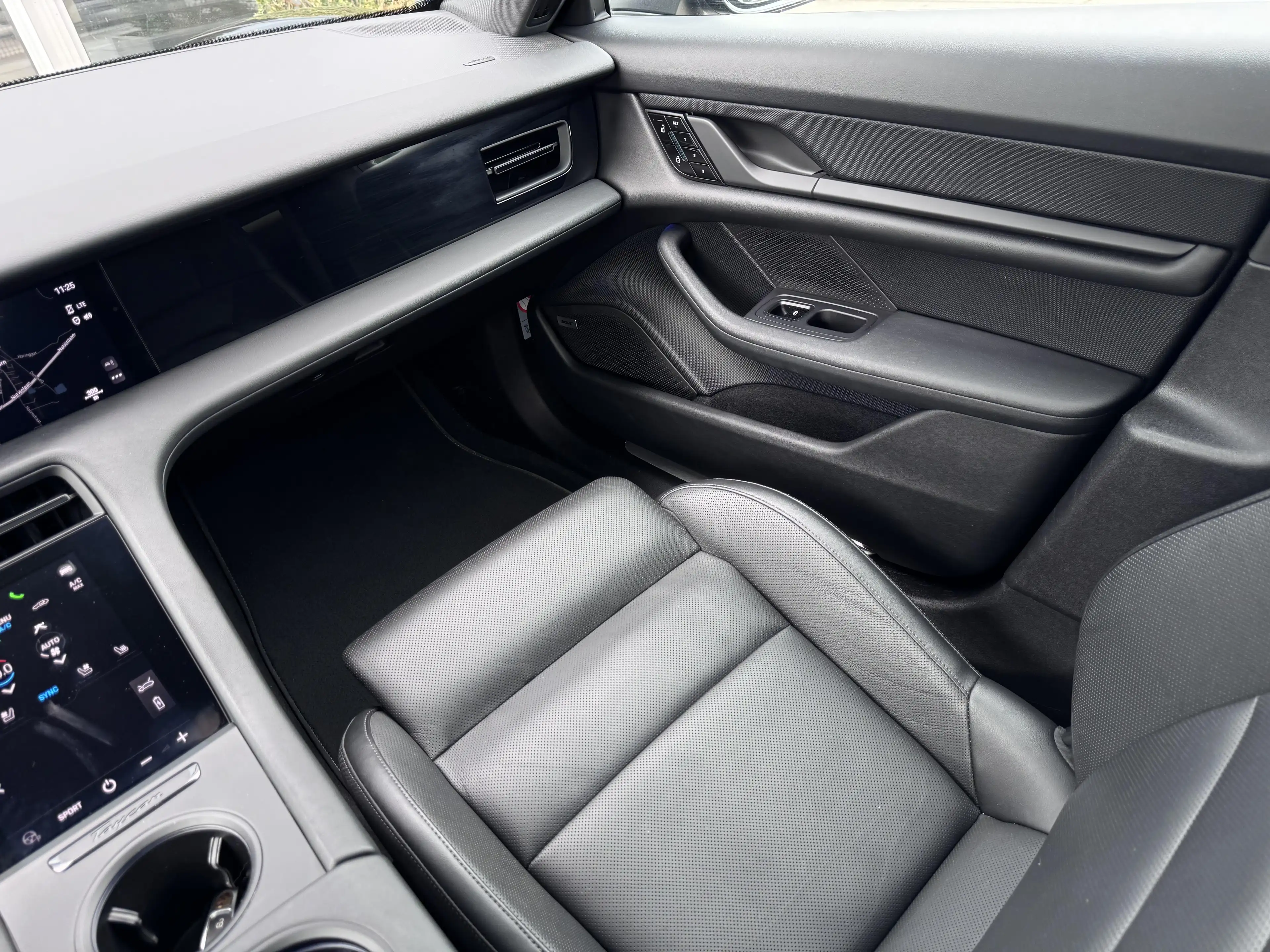 Porsche Taycan 4S Cross Turismo Sportdesig | PORSCHE APPROVED WAR — photo 9