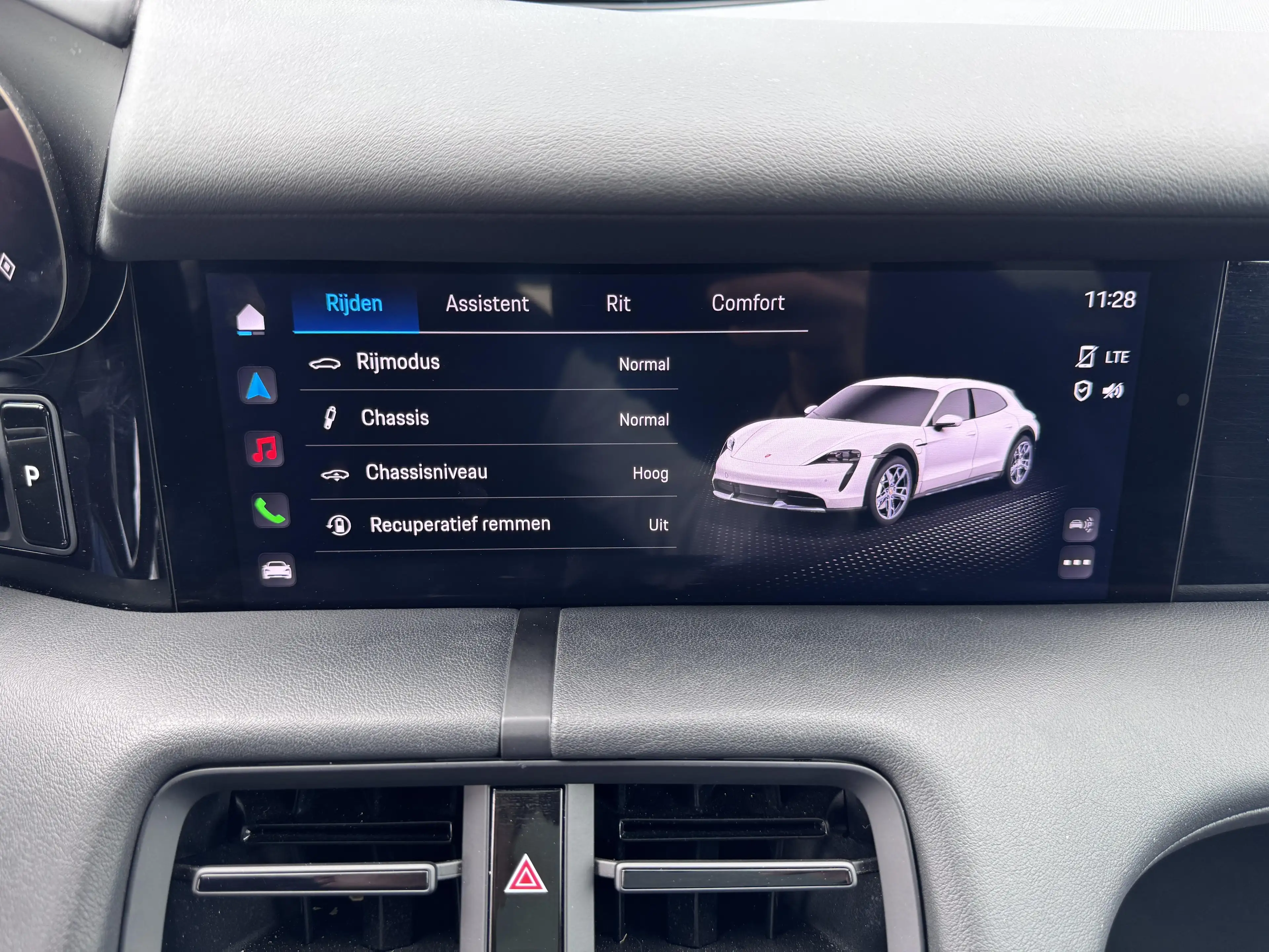 Porsche Taycan 4S Cross Turismo Sportdesig | PORSCHE APPROVED WAR — photo 12