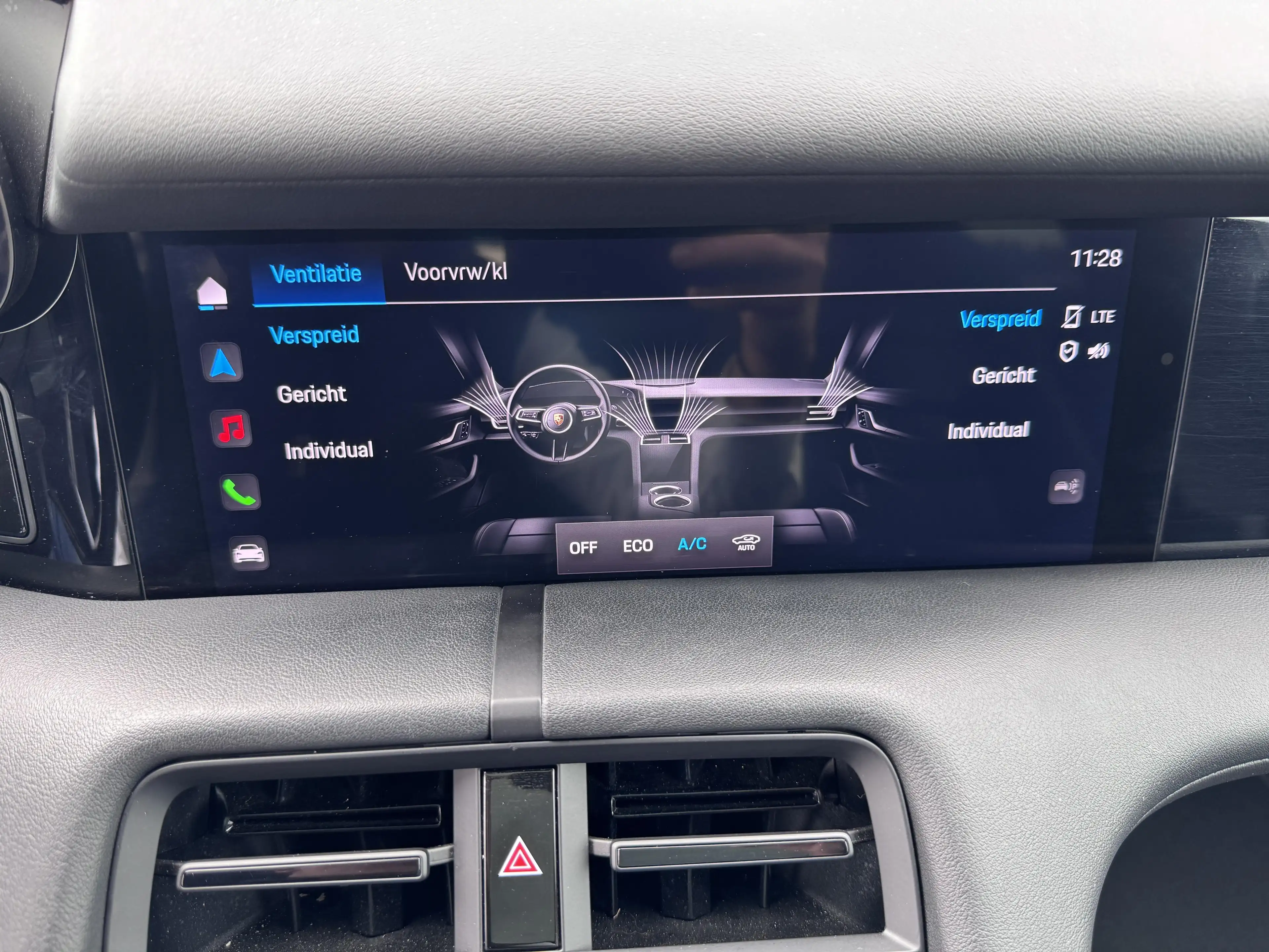 Porsche Taycan 4S Cross Turismo Sportdesig | PORSCHE APPROVED WAR — photo 13