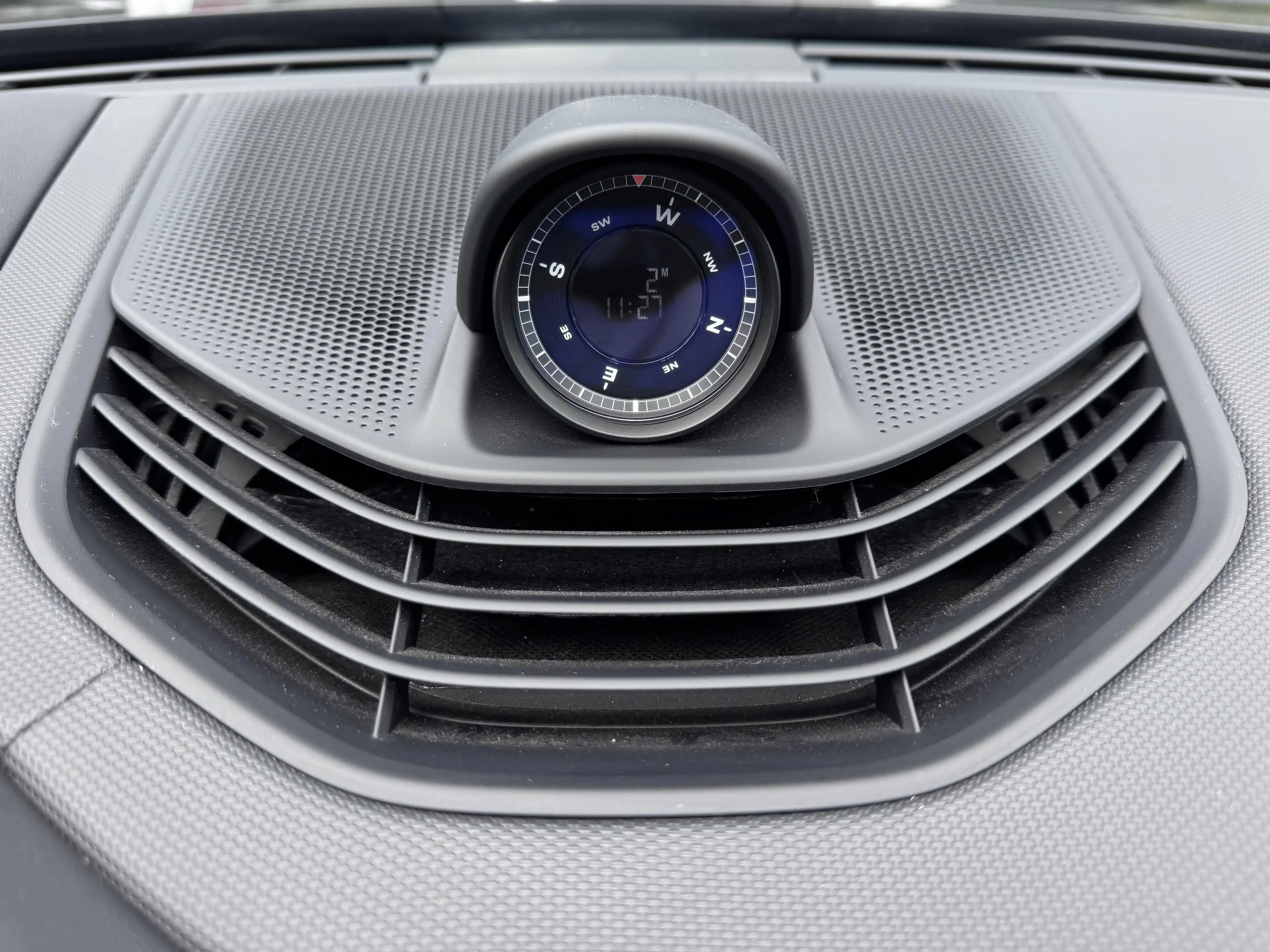 Porsche Taycan 4S Cross Turismo Sportdesig | PORSCHE APPROVED WAR — photo 10