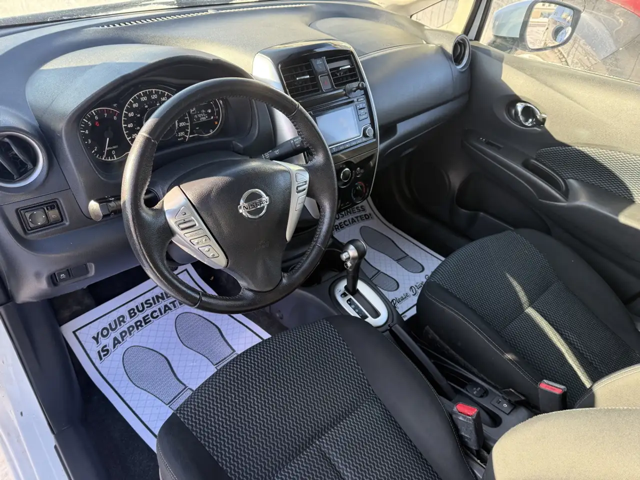 Nissan Note снимка Nissan Note