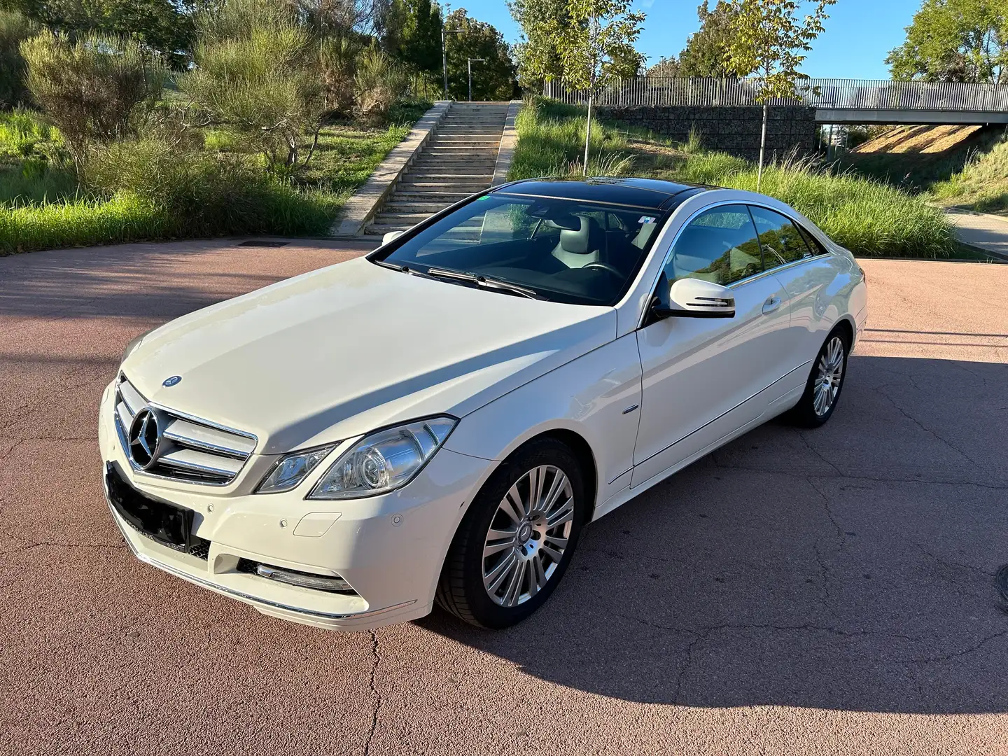 Mercedes-Benz E 250 E Coupé 250 CGI BE 7G Plus Blanco - 1