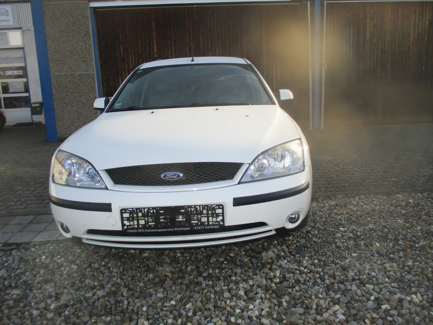 Ford Mondeo Mondeo 1.8 Turnier Ghia Weiß - 1
