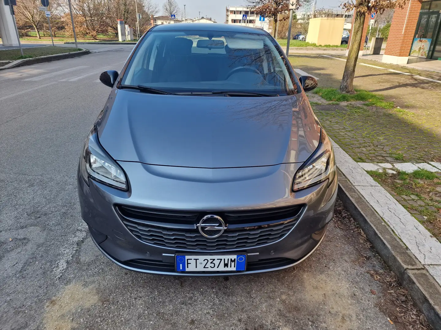 Opel Corsa-e 1.2 benzina Gris - 1