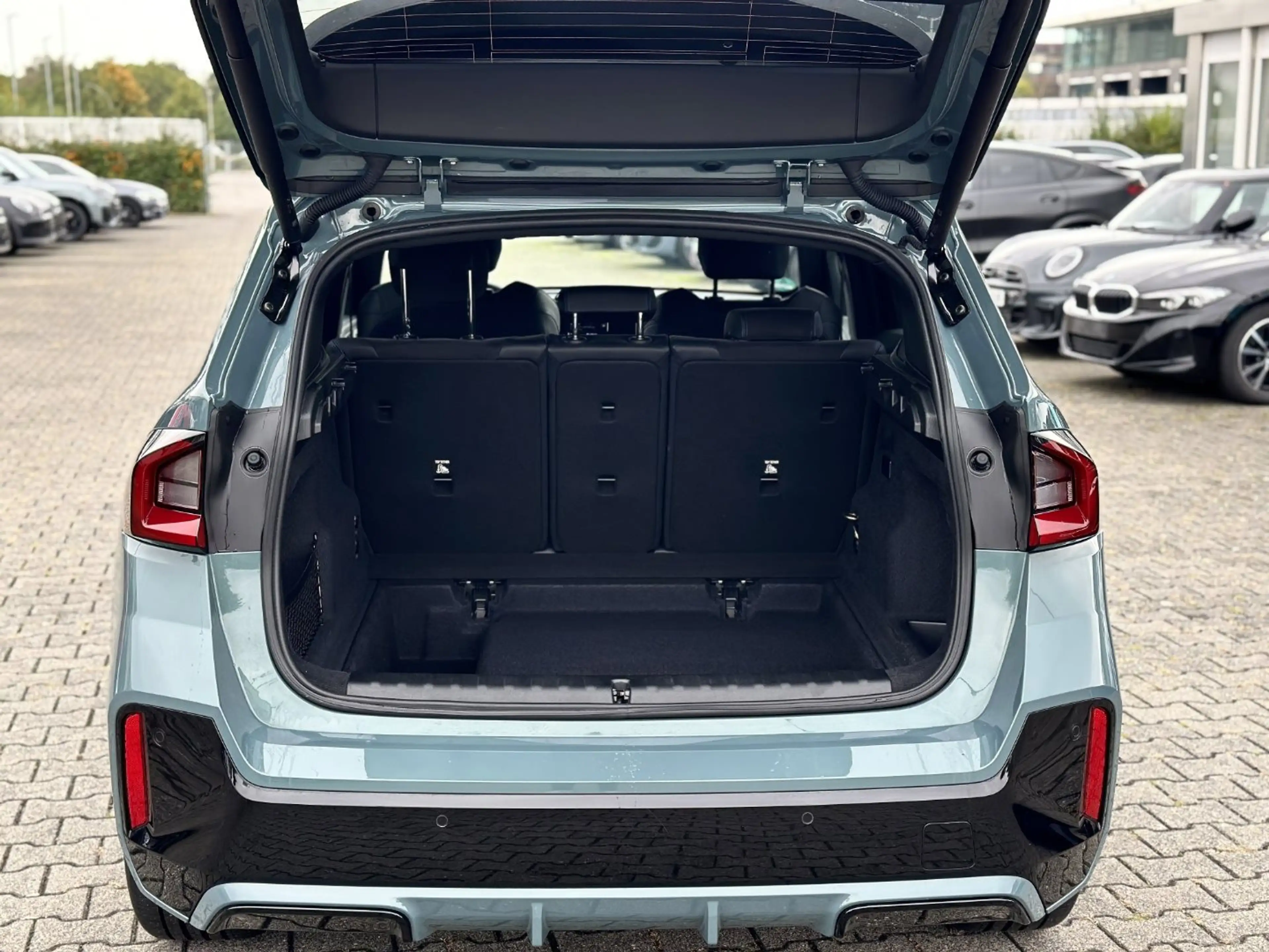 BMW iX1 xDrive30 M Sportpaket Head-Up HK HiFi DAB — photo 7