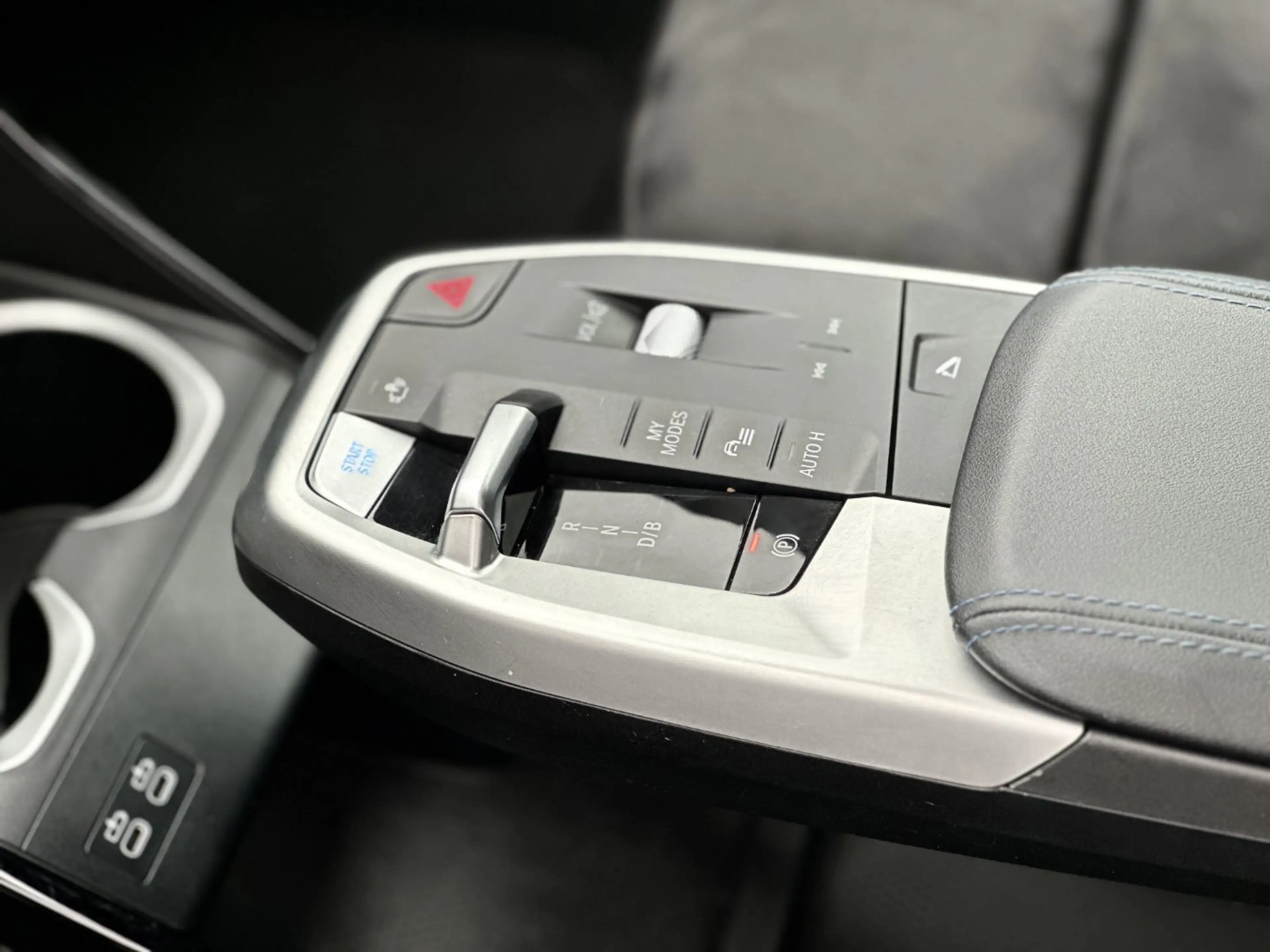 BMW iX1 xDrive30 M Sportpaket Head-Up HK HiFi DAB — photo 11