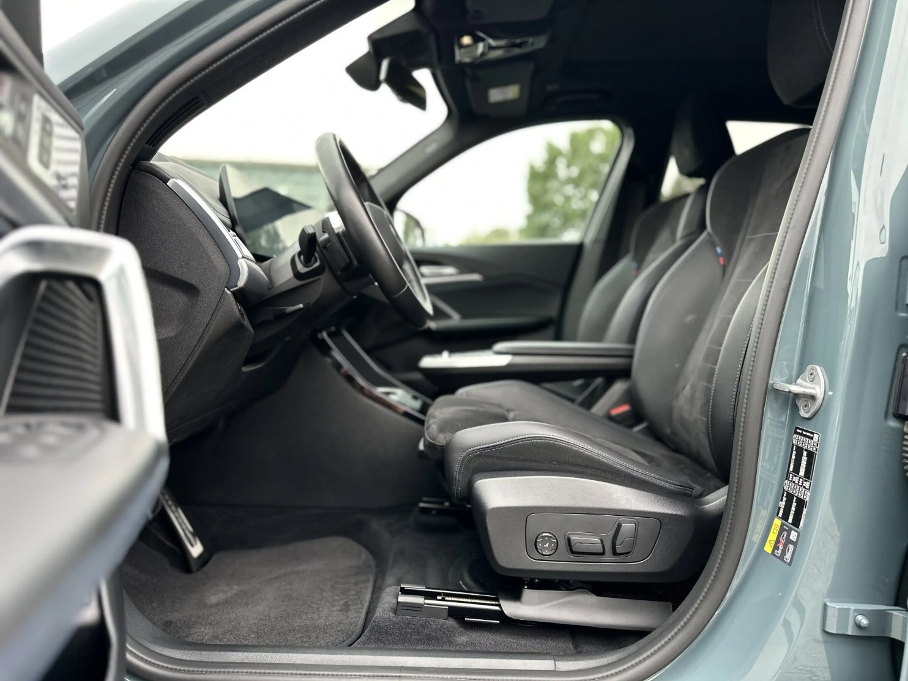 BMW iX1 xDrive30 M Sportpaket Head-Up HK HiFi DAB — photo 13
