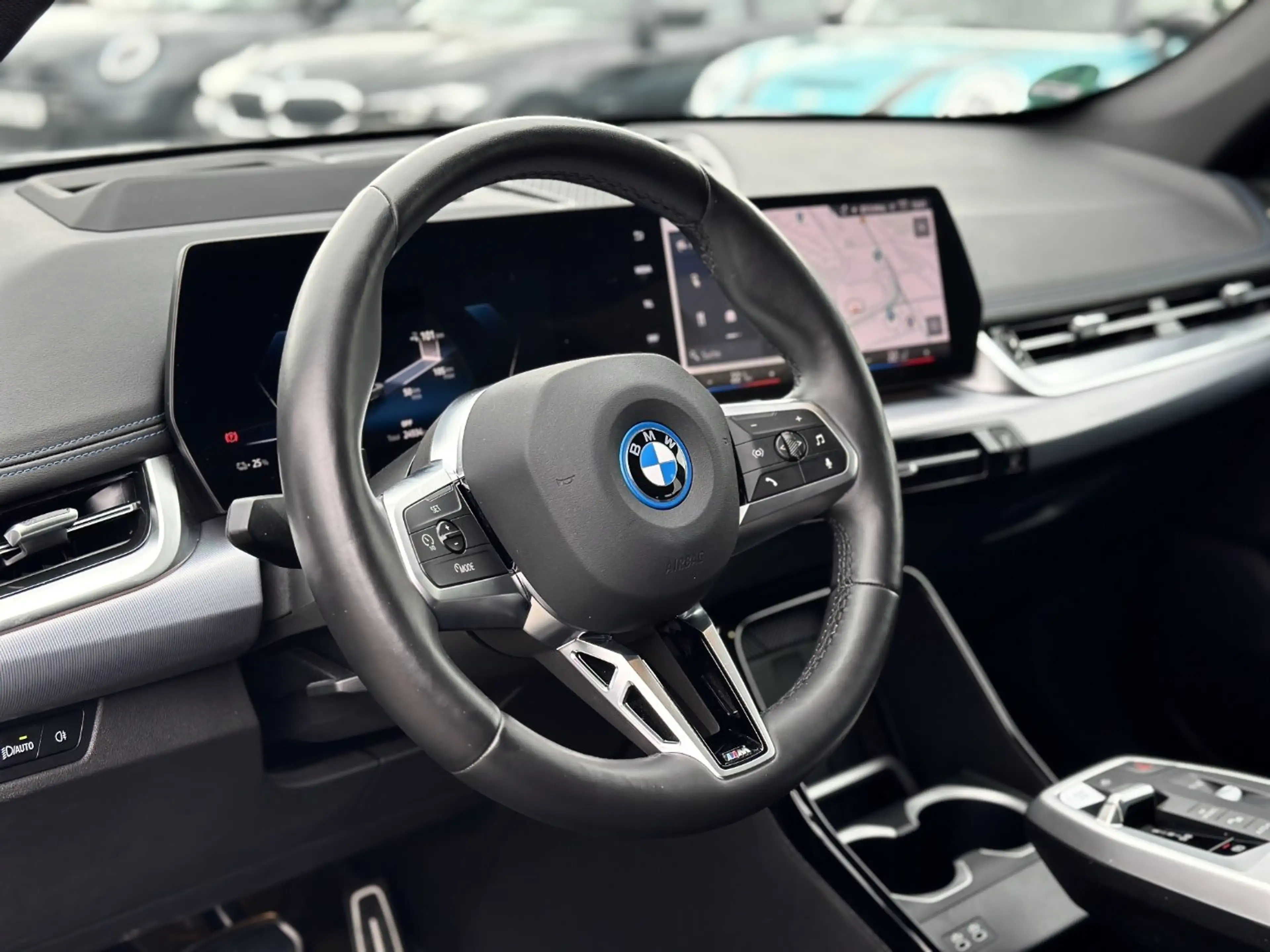BMW iX1 xDrive30 M Sportpaket Head-Up HK HiFi DAB — photo 10