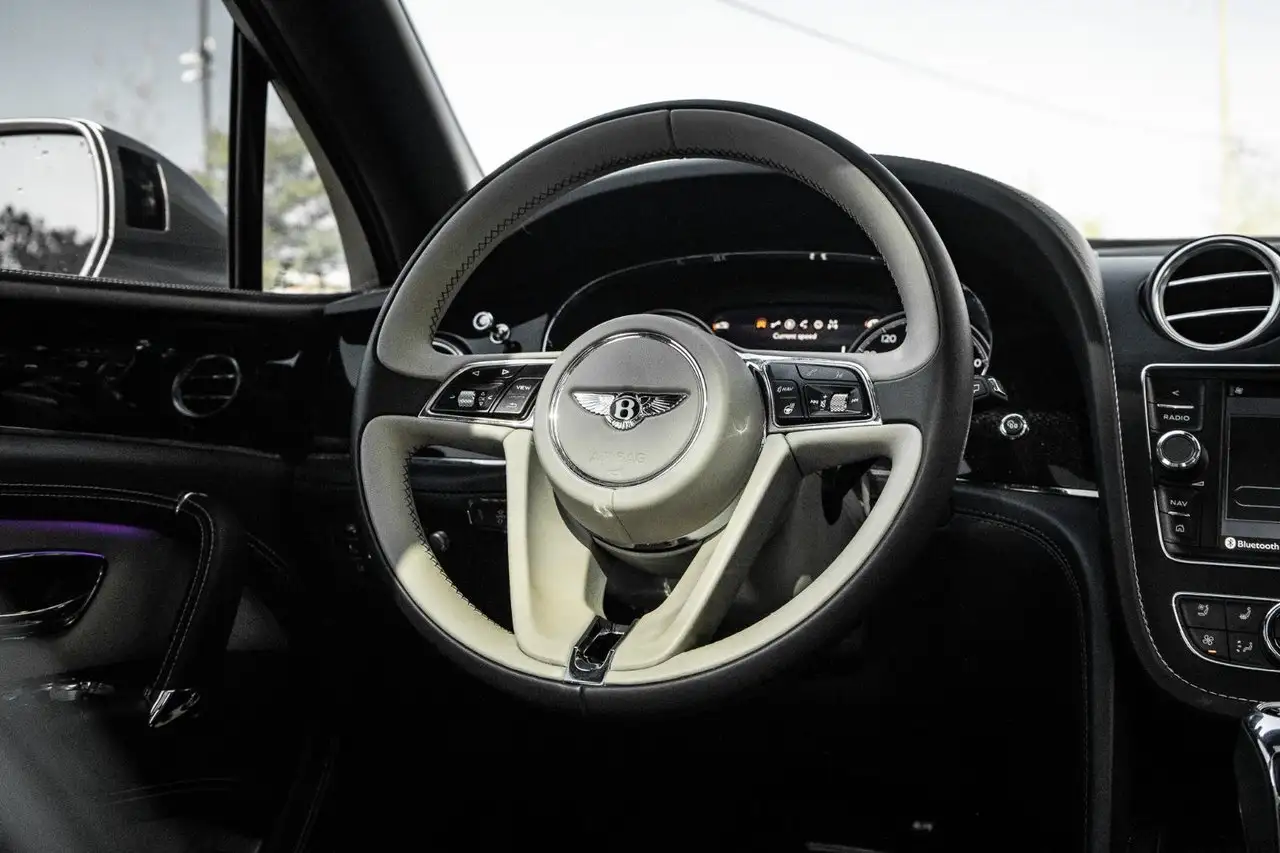 Bentley Bentayga снимка Bentley Bentayga