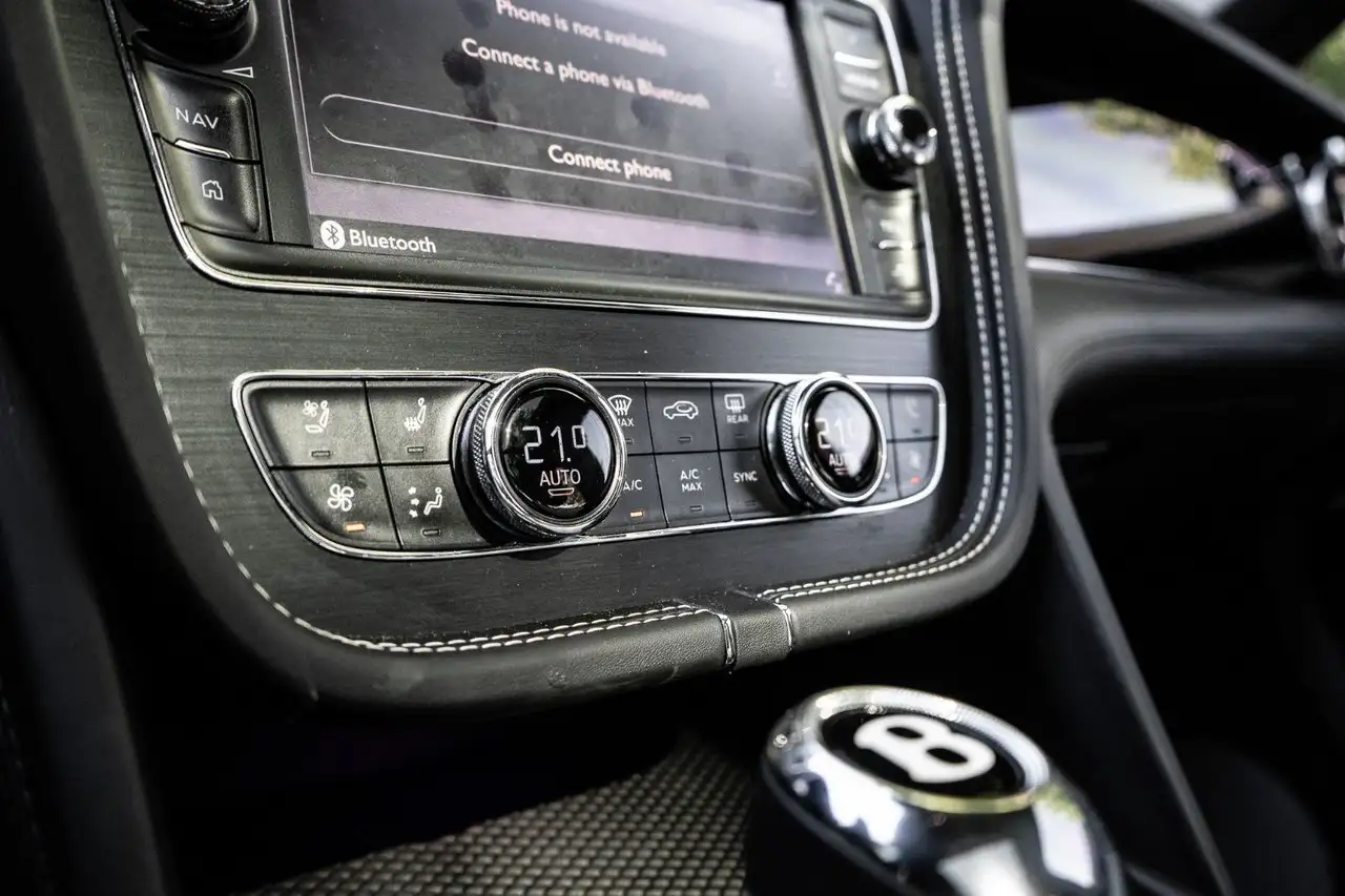 Bentley Bentayga снимка Bentley Bentayga