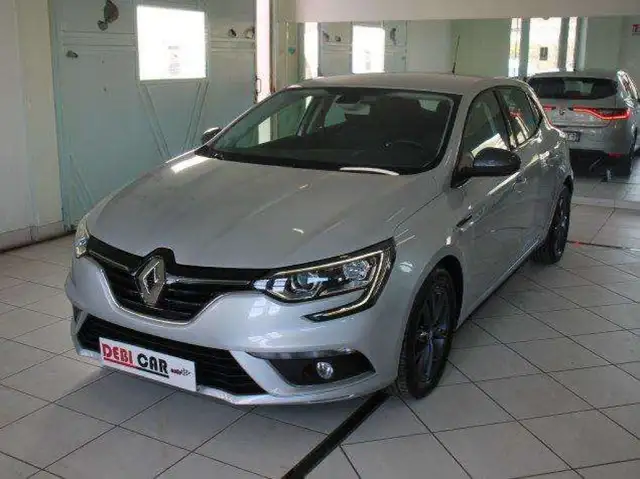 Renault Megane 5 PORTE NAVI