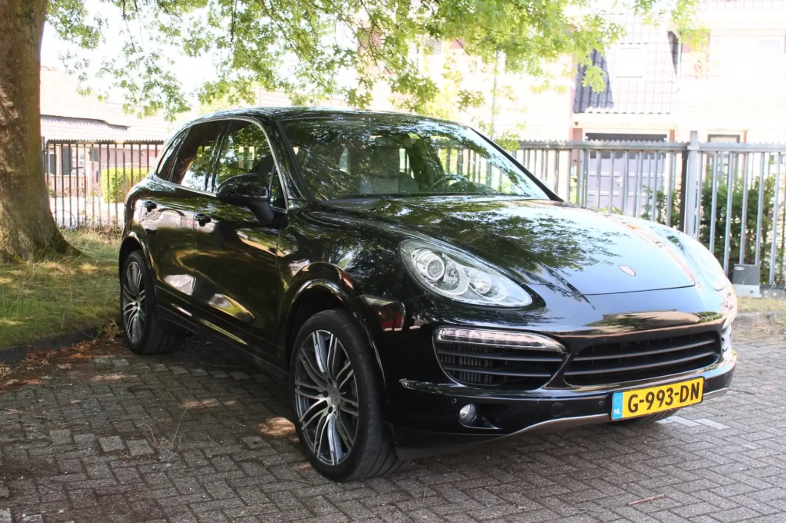 Porsche Cayenne 4.2 D S Zwart - 1